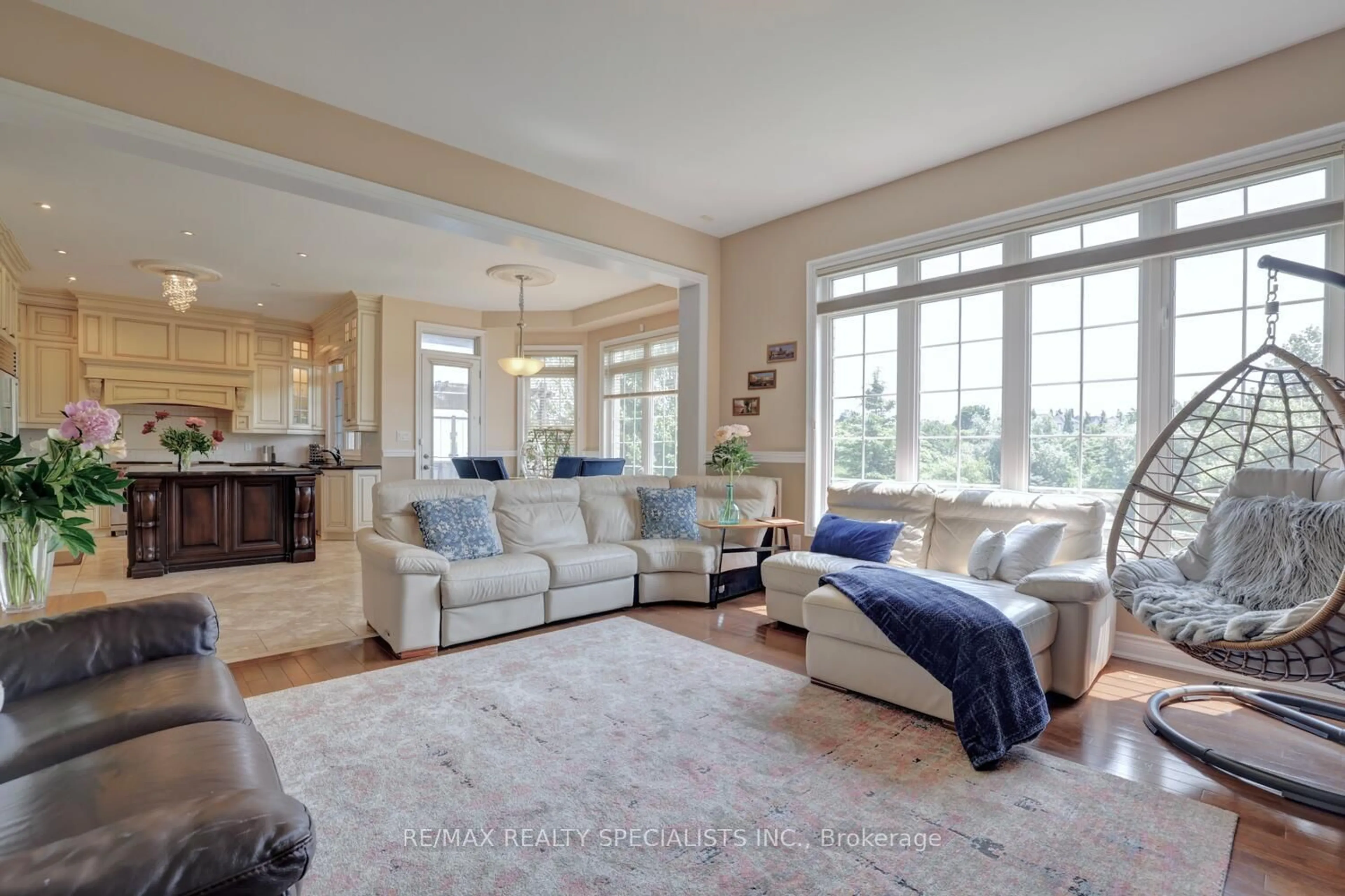 Living room with furniture, unknown for 2298 North Ridge Tr, Oakville Ontario L6H 0C4