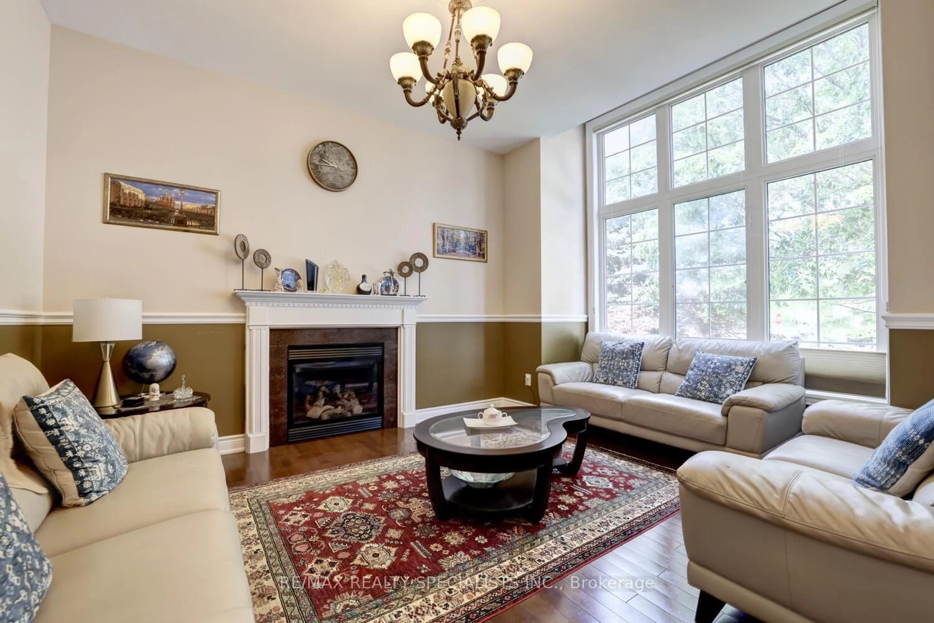 Living room with furniture, unknown for 2298 North Ridge Tr, Oakville Ontario L6H 0C4