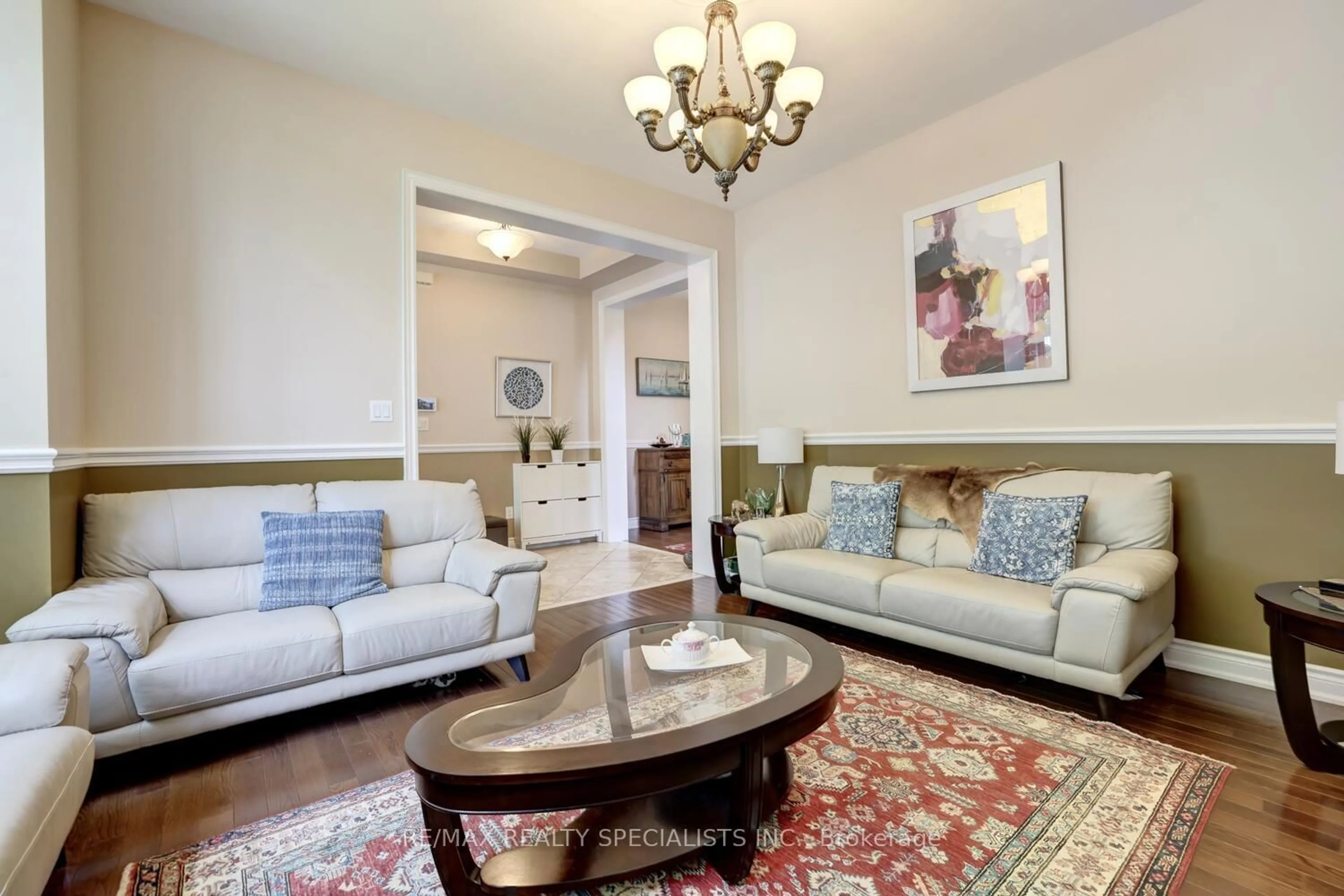 Living room with furniture, unknown for 2298 North Ridge Tr, Oakville Ontario L6H 0C4