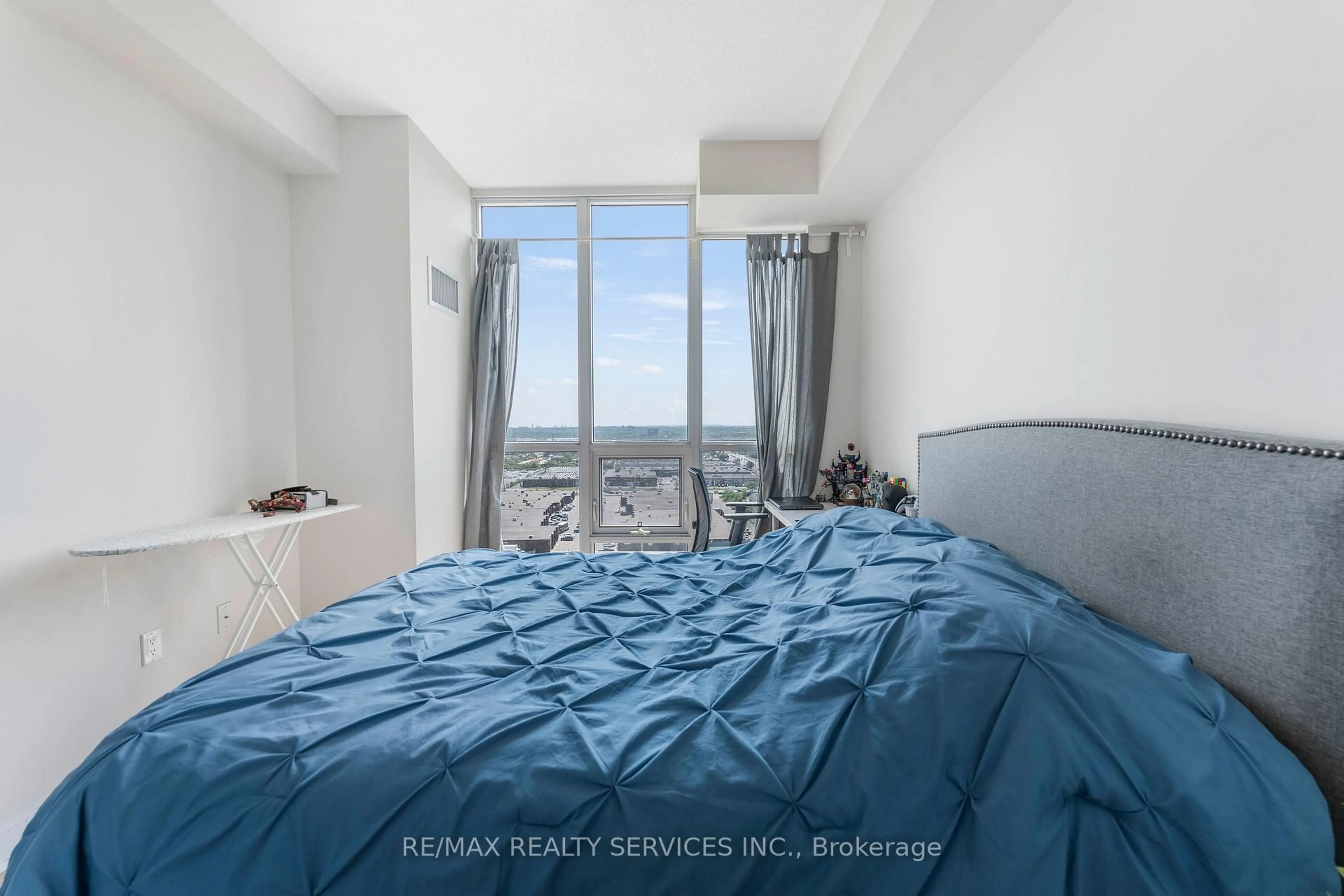Bedroom with bed, unknown for 3975 Grand Park Dr #1506, Mississauga Ontario L5B 0K4