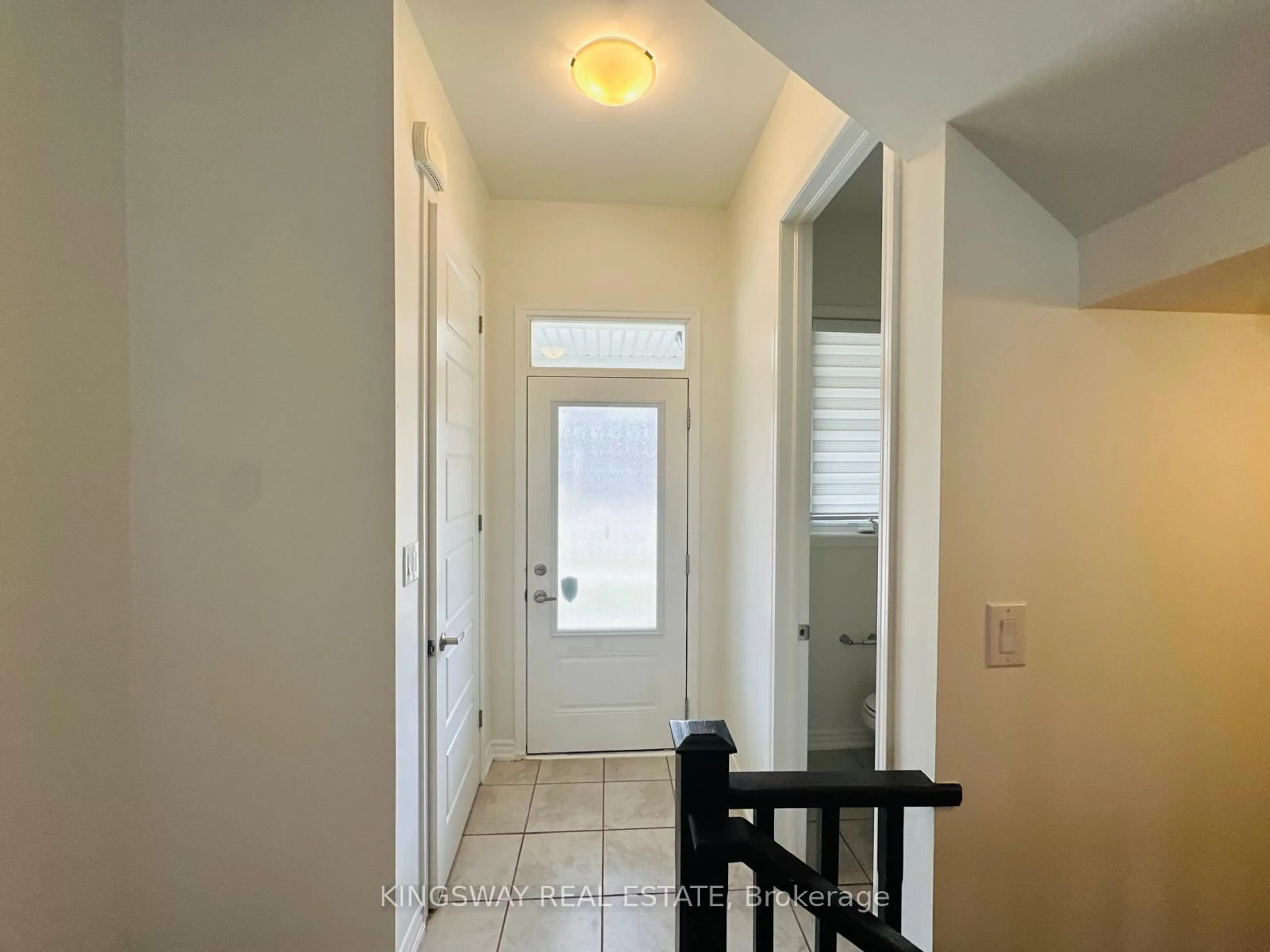 Indoor entryway for 794 Aspen Terr, Milton Ontario L9E 1S2