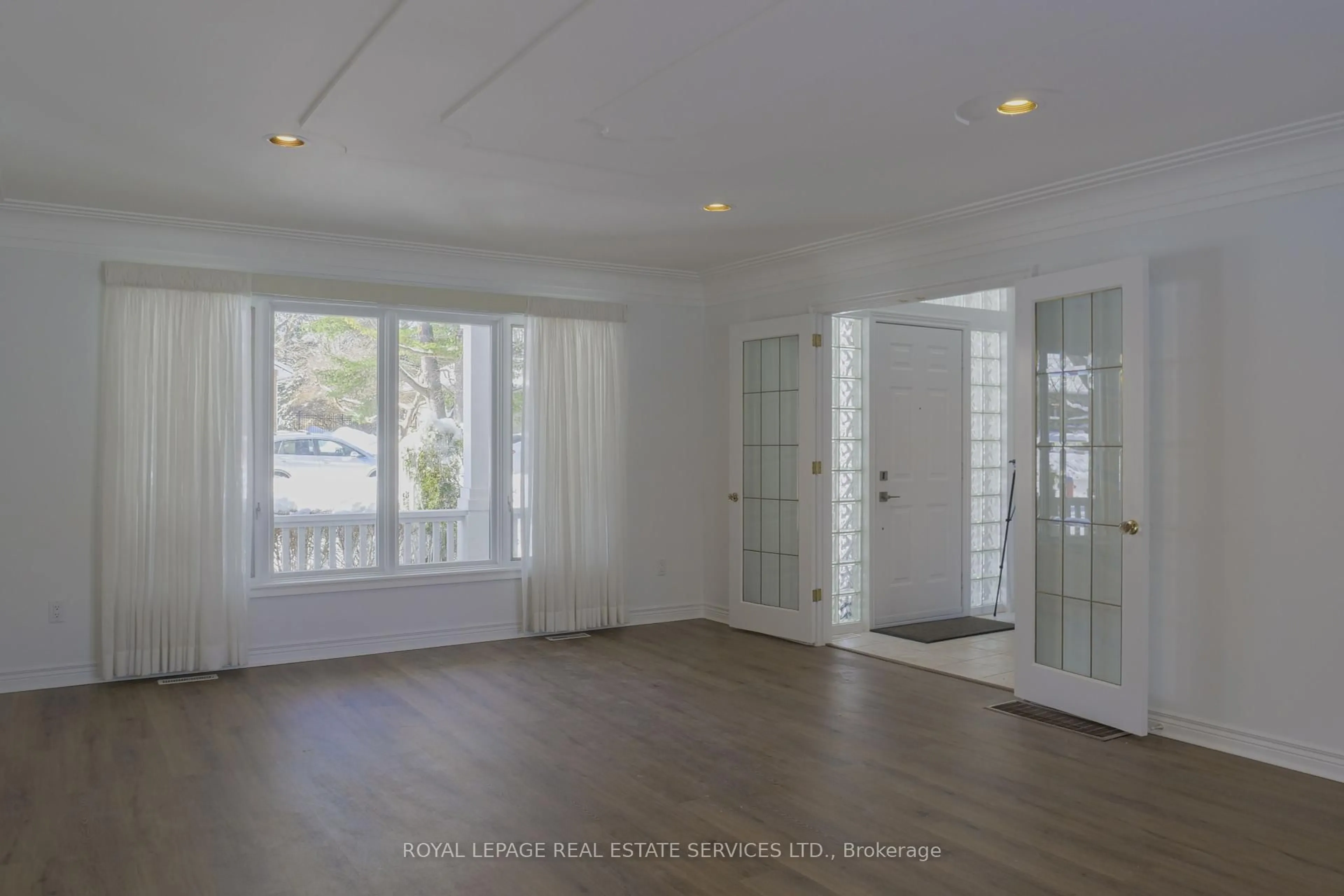 A pic of a room for 157 Trelawn Ave, Oakville Ontario L6J 4R3