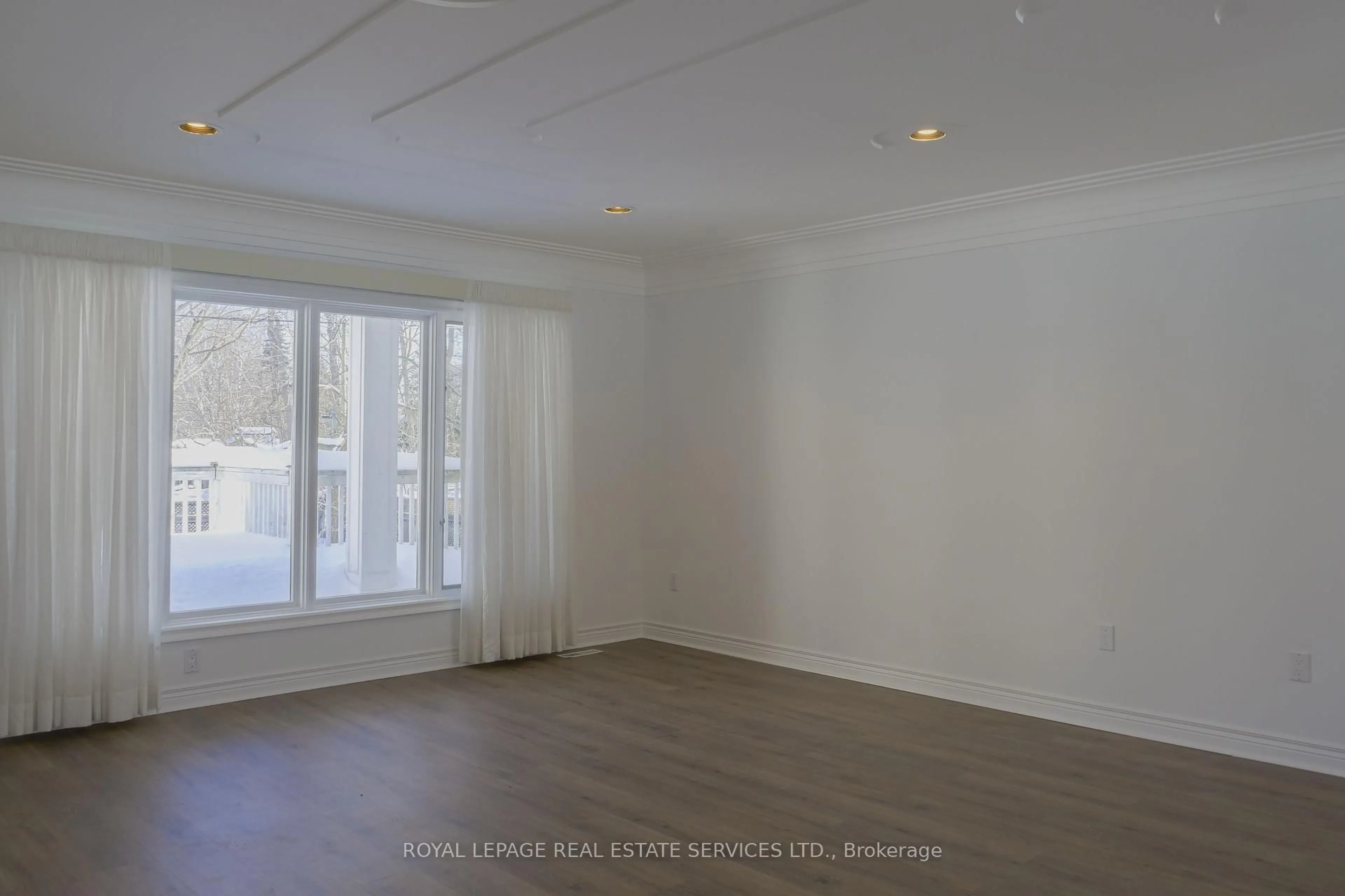 A pic of a room for 157 Trelawn Ave, Oakville Ontario L6J 4R3