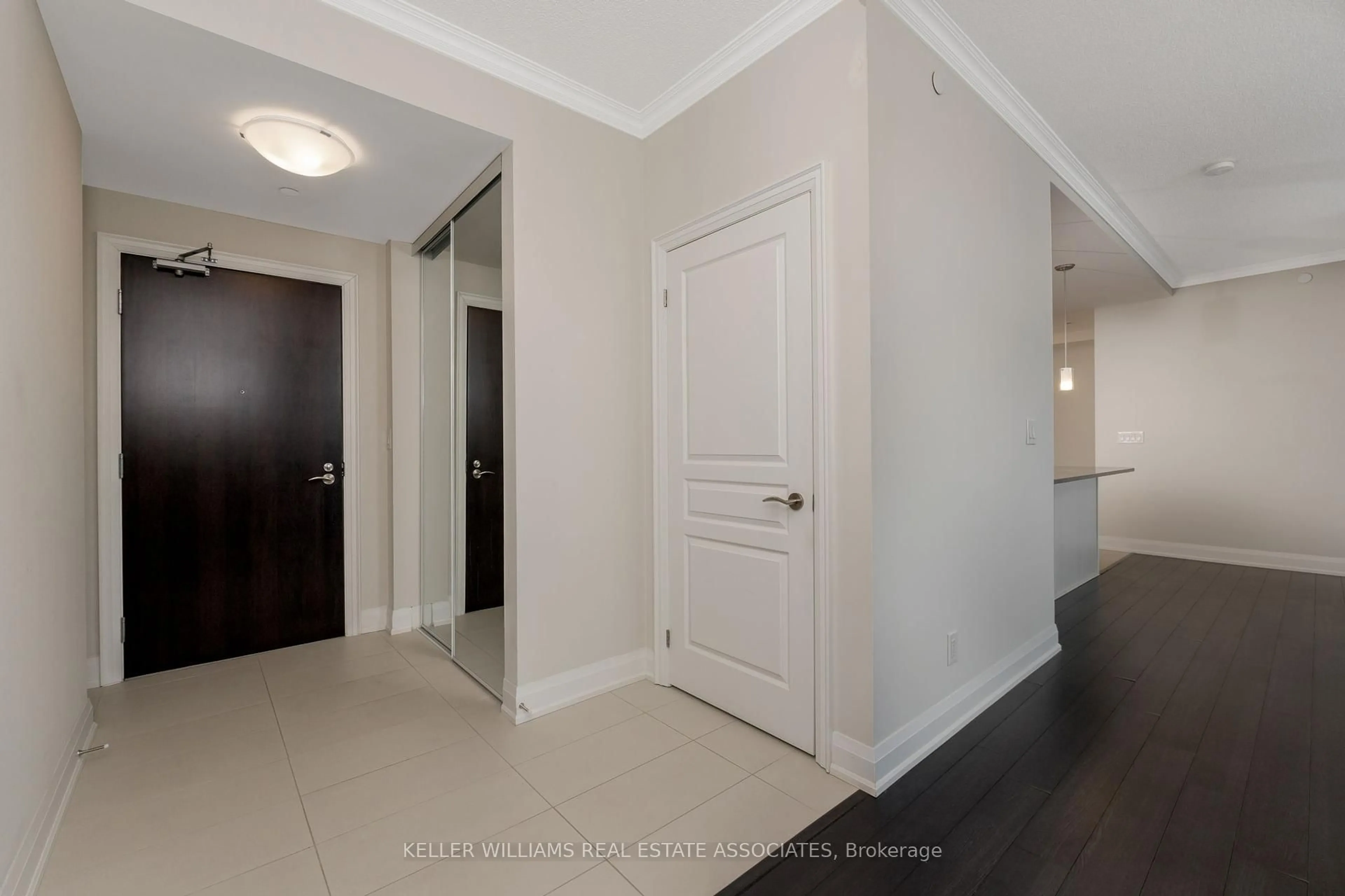 Indoor entryway for 50 Hall Rd #403, Halton Hills Ontario L7G 5G5
