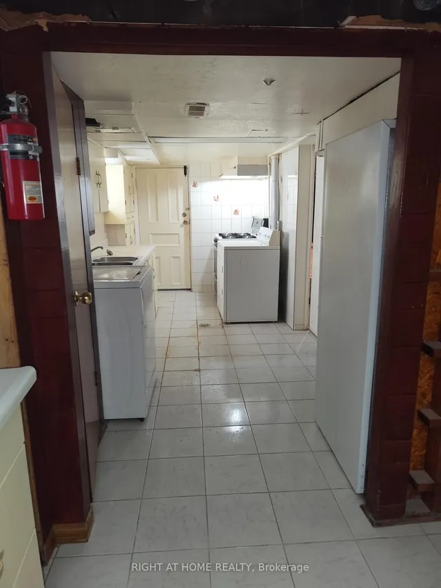 Additional image 16 of 104 Earlscourt Ave