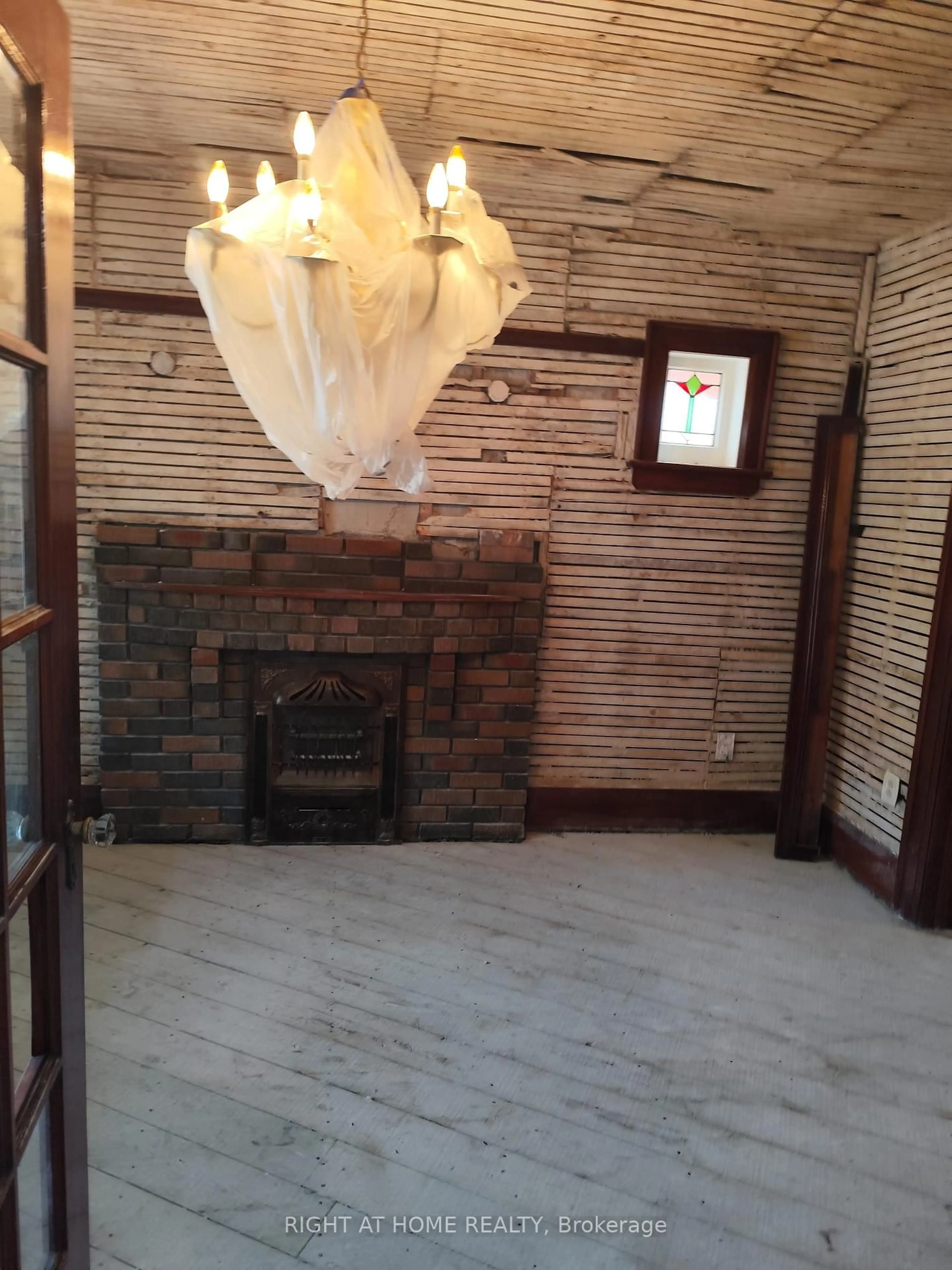 Unknown for 104 Earlscourt Ave, Toronto Ontario M6E 4A9