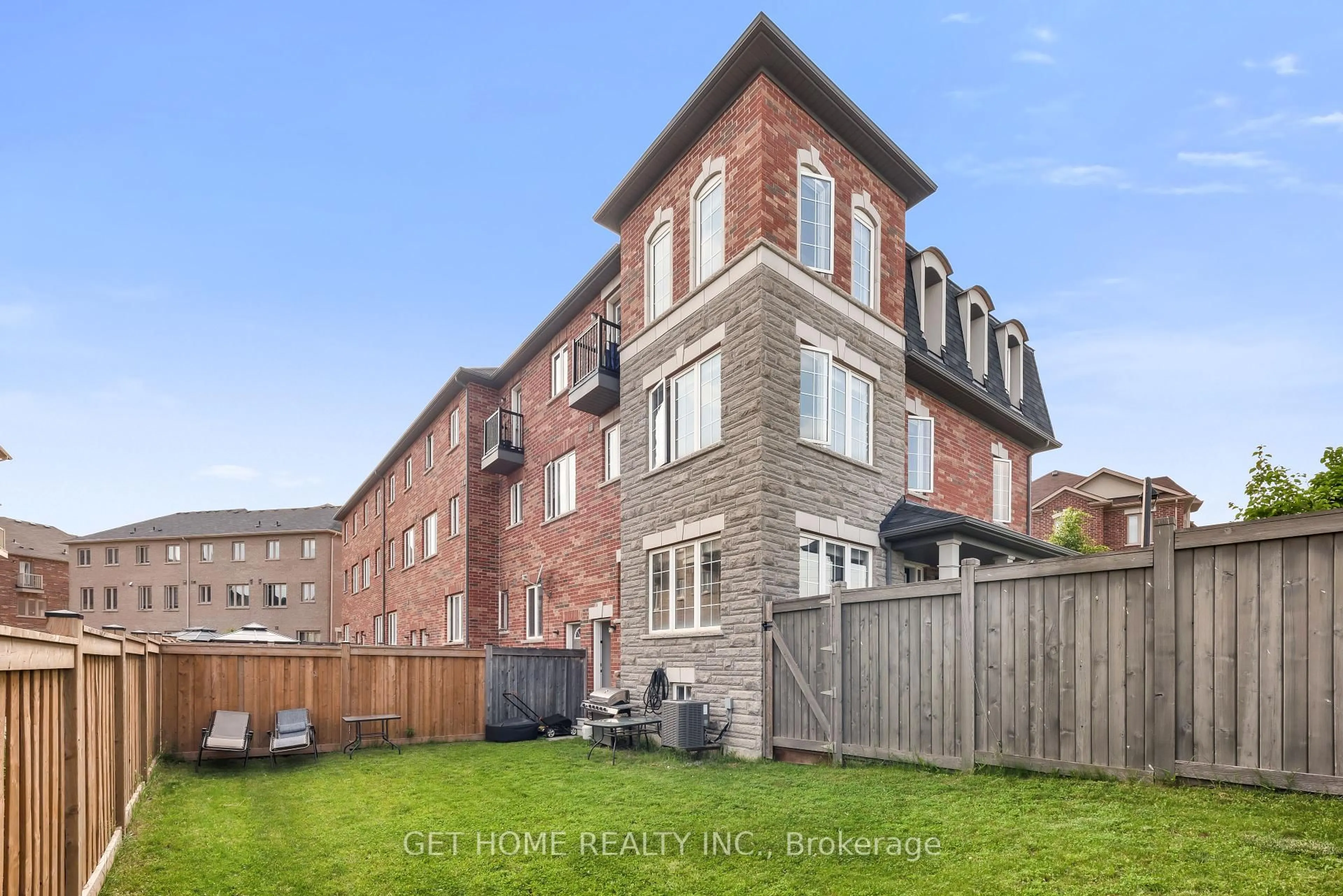 Home with brick exterior material, street for 21 Rabbit Run Way, Brampton Ontario L6Z 0J2