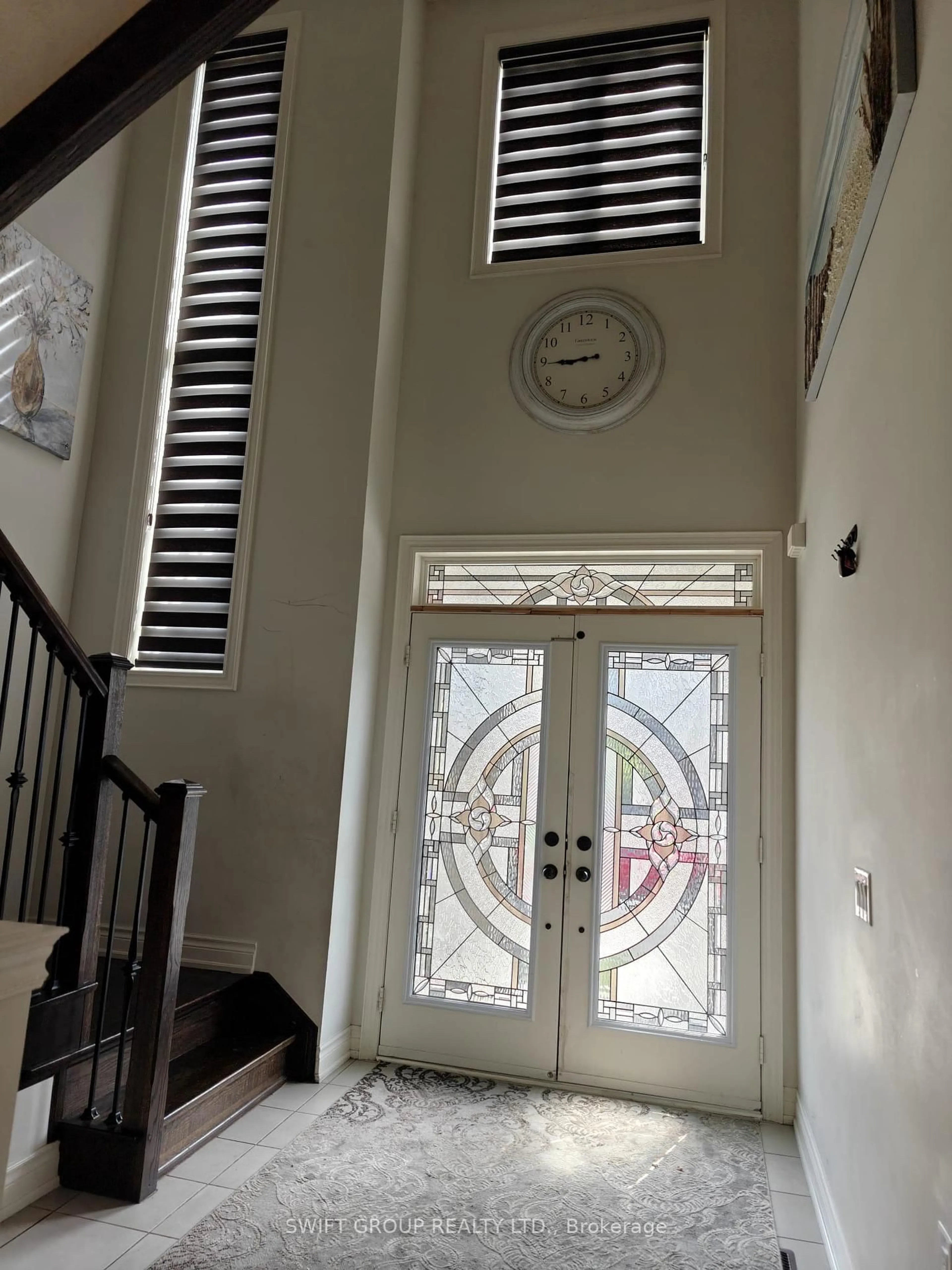 Indoor foyer for 89 Deer Ridge Tr, Caledon Ontario L7C 4H4