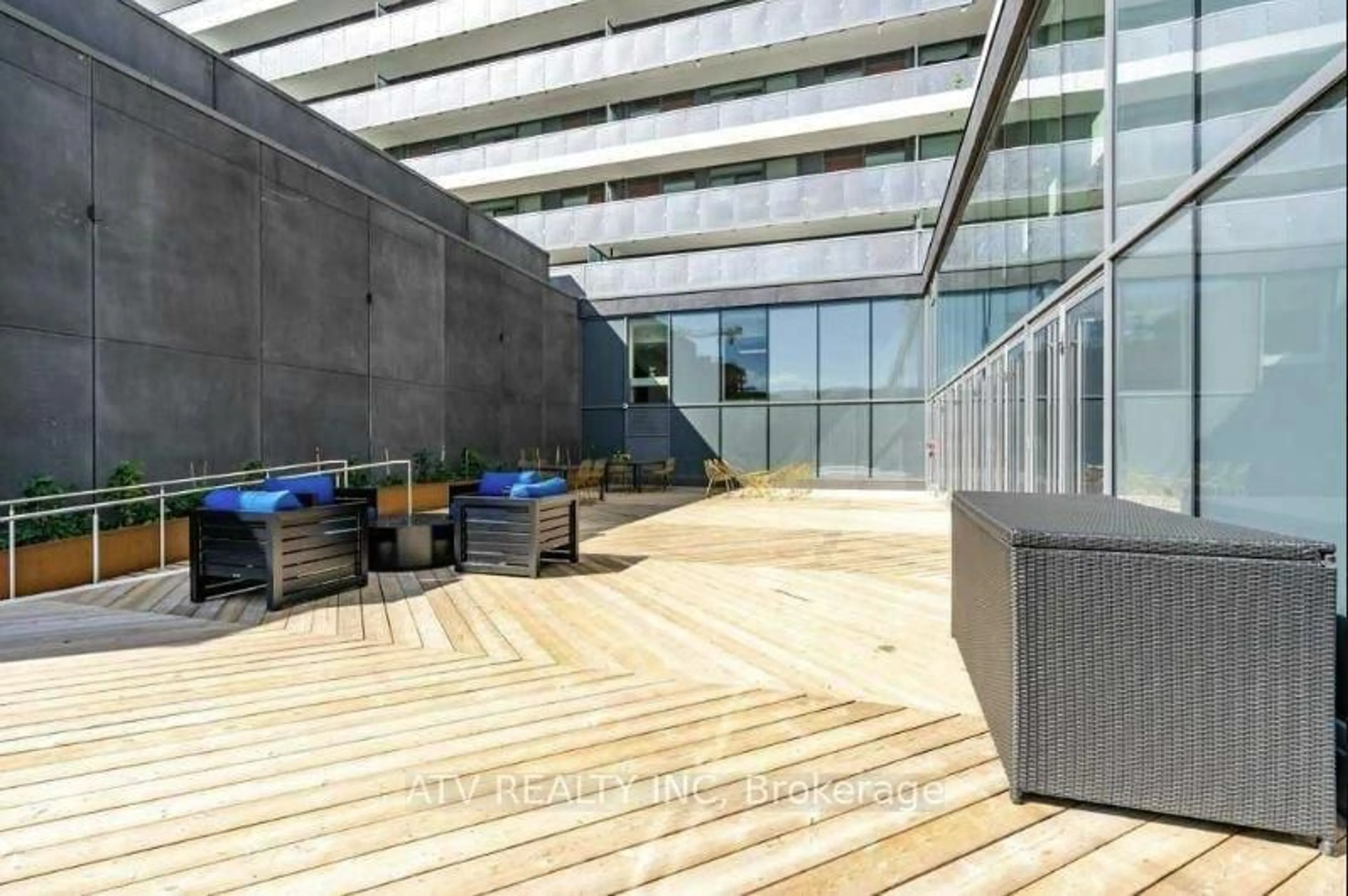 Patio, building for 160 Flemington Rd #608, Toronto Ontario M6A 1N6