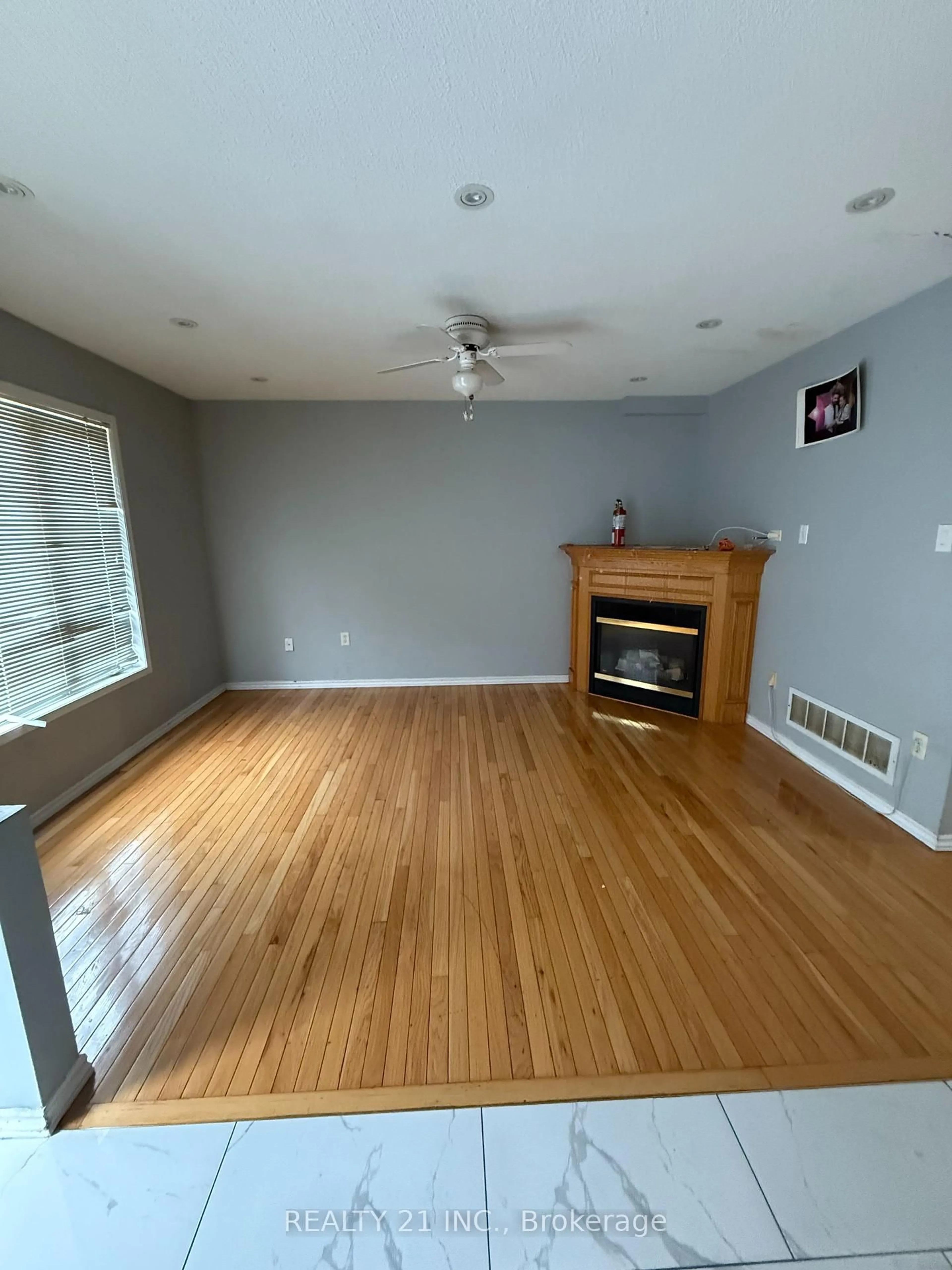 A pic of a room for 3 Sandyshores Dr, Brampton Ontario L6R 2G9