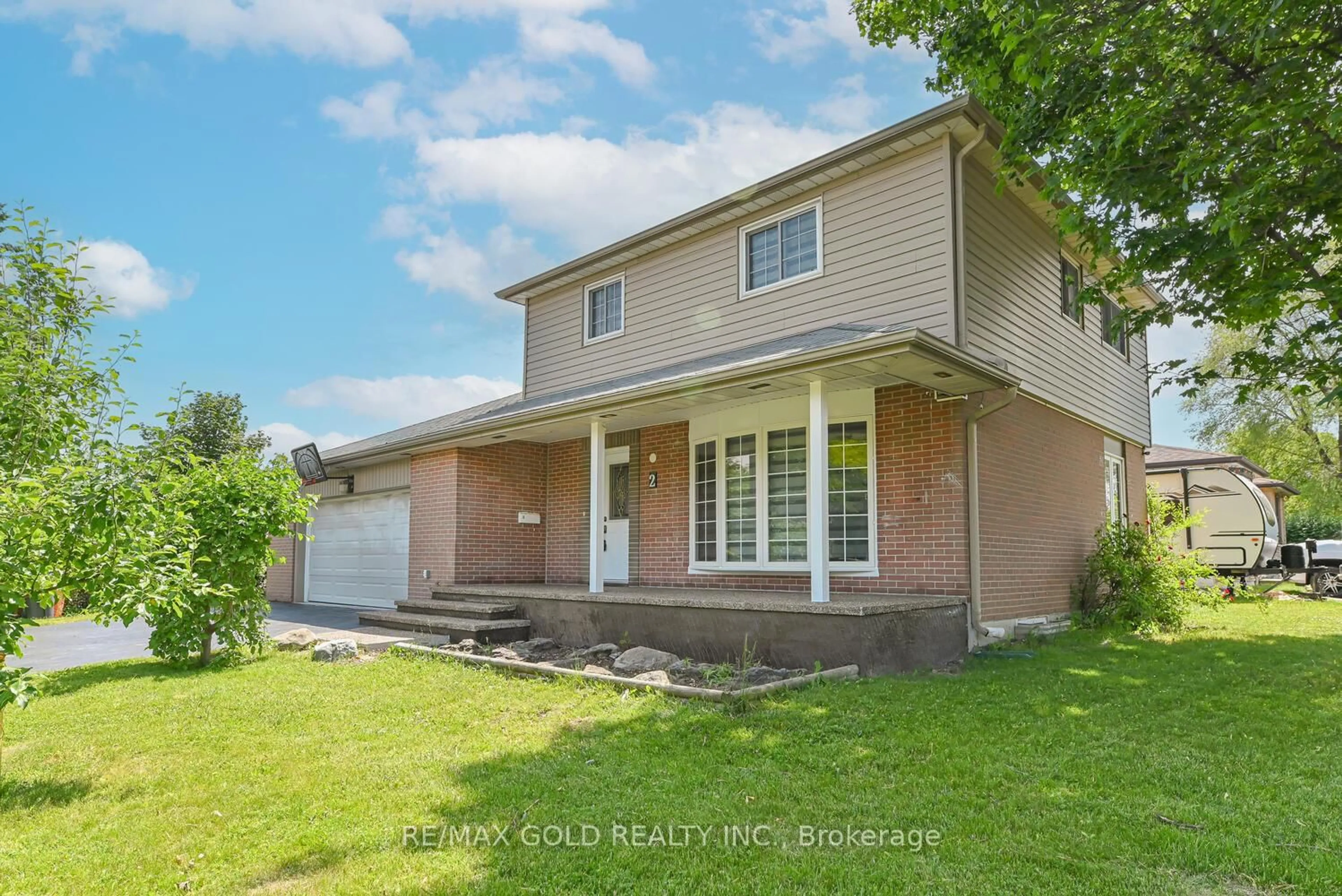 Unknown for 2 Flavian Cres, Brampton Ontario L6T 3P3