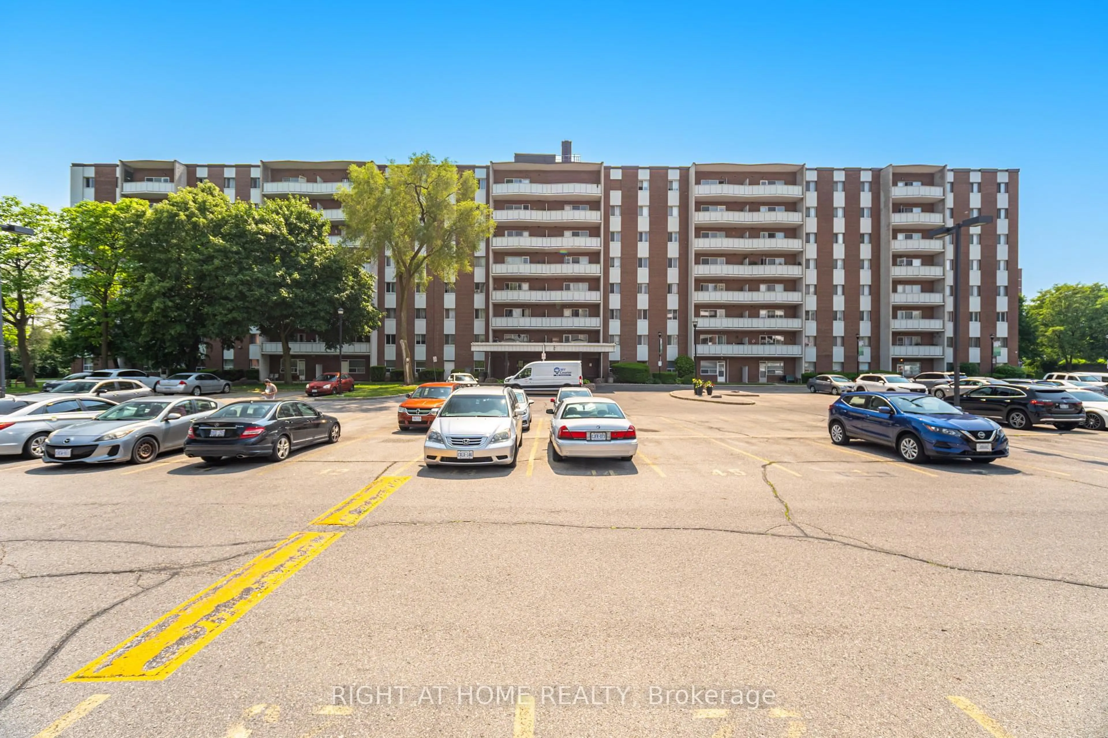 A pic from outside/outdoor area/front of a property/back of a property/a pic from drone, street for 1660 Bloor St #205, Mississauga Ontario L4X 1R9