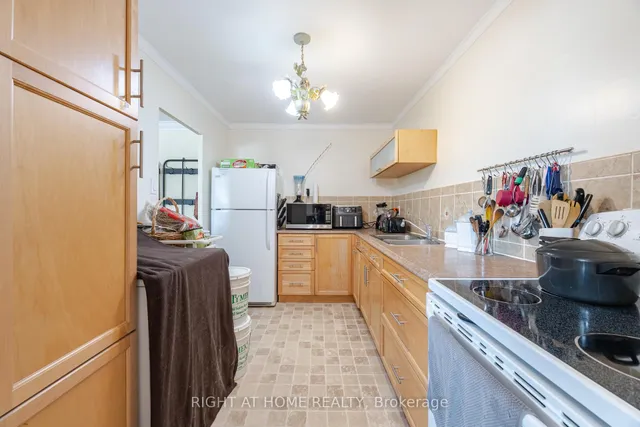 Additional image 18 of 1660 Bloor St Unit 205