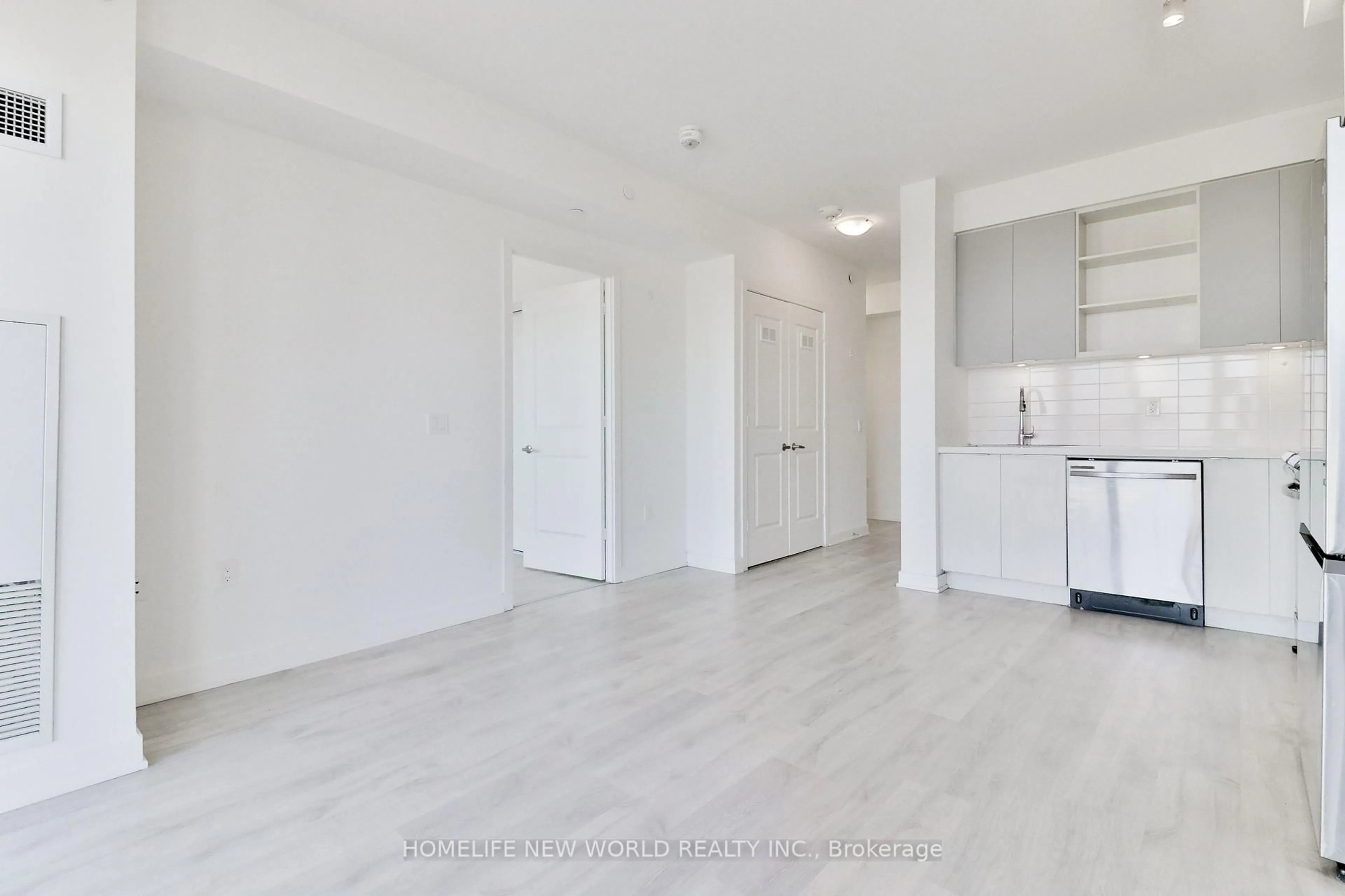 A pic of a room for 4655 Metcalfe Ave #1003, Mississauga Ontario L5M 0Z7