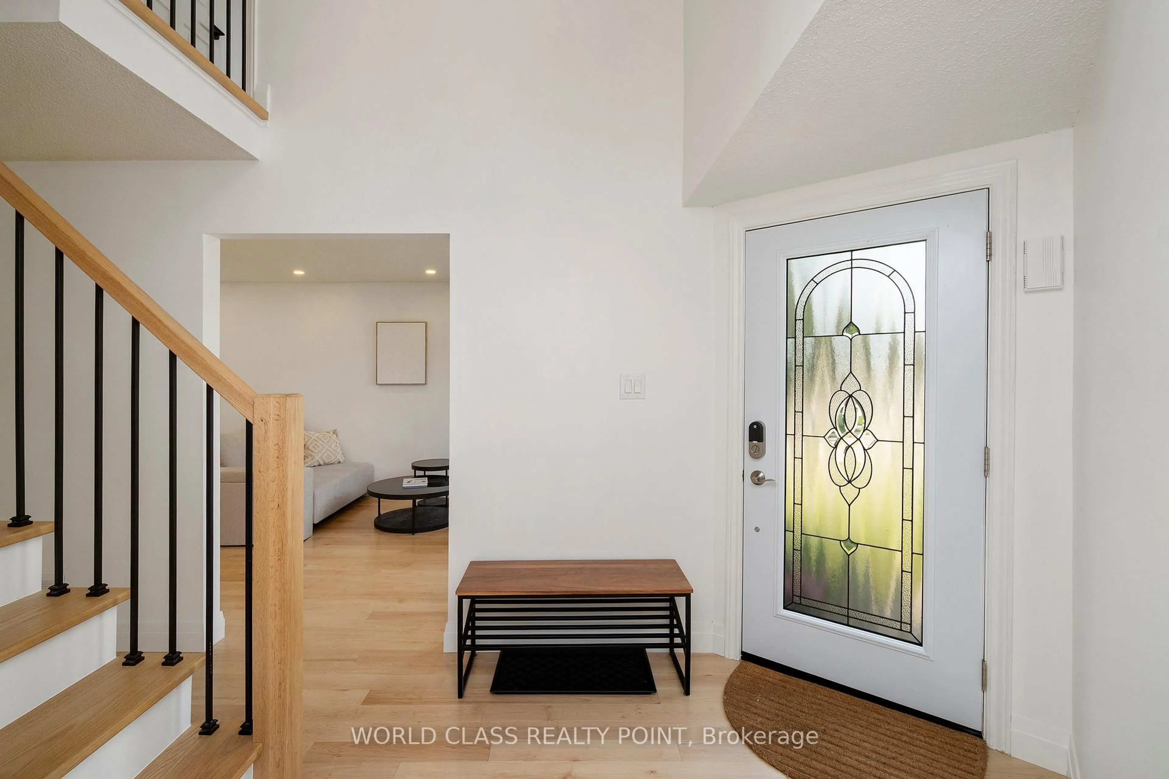 Indoor entryway for 6548 Eastridge Rd, Mississauga Ontario L5N 4L2