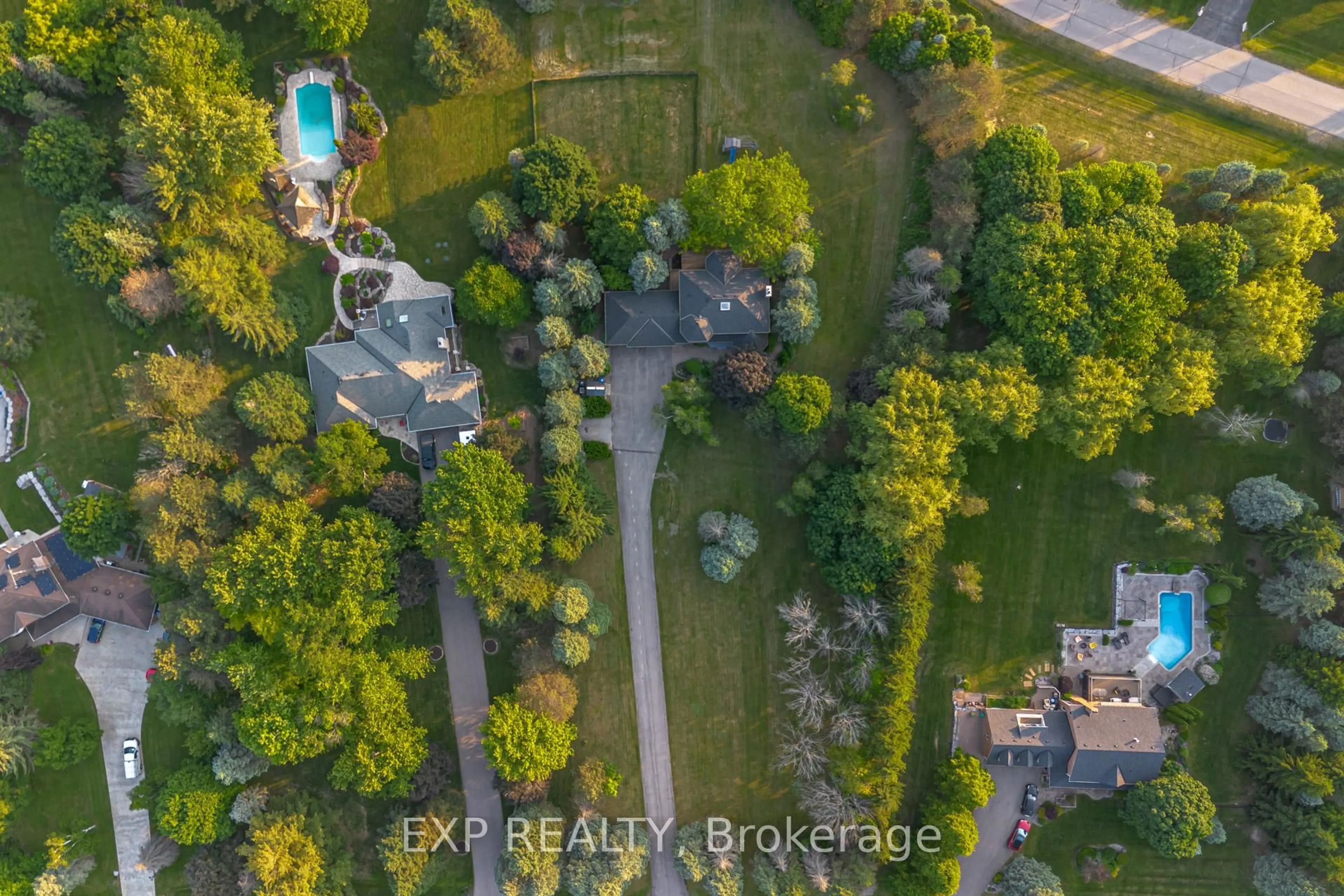 A pic from outside/outdoor area/front of a property/back of a property/a pic from drone, water/lake/river/ocean view for 8 Humber Tr, Caledon Ontario L7E 0A8