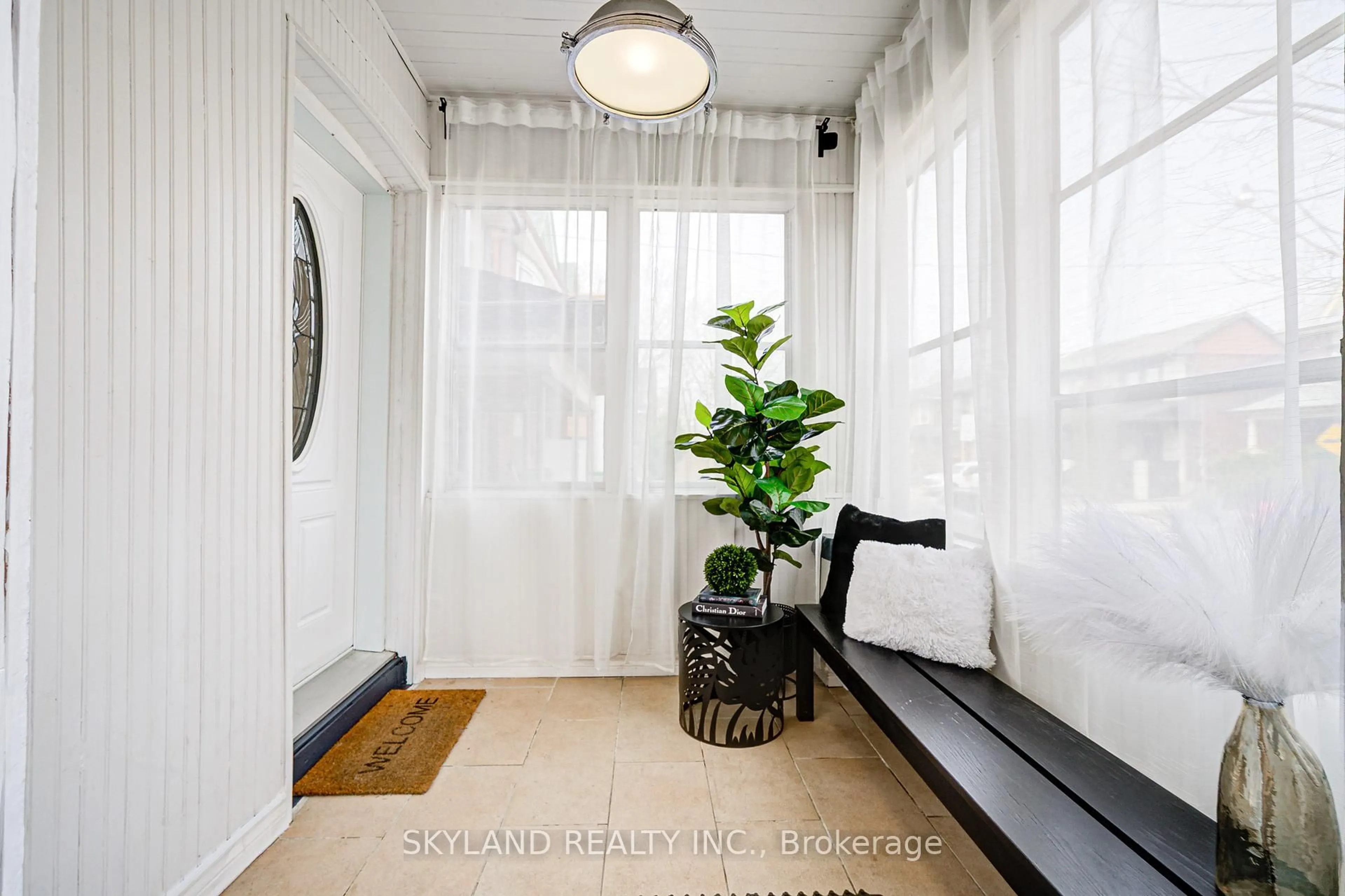 Indoor entryway for 77 Shanly St, Toronto Ontario M6H 1S6