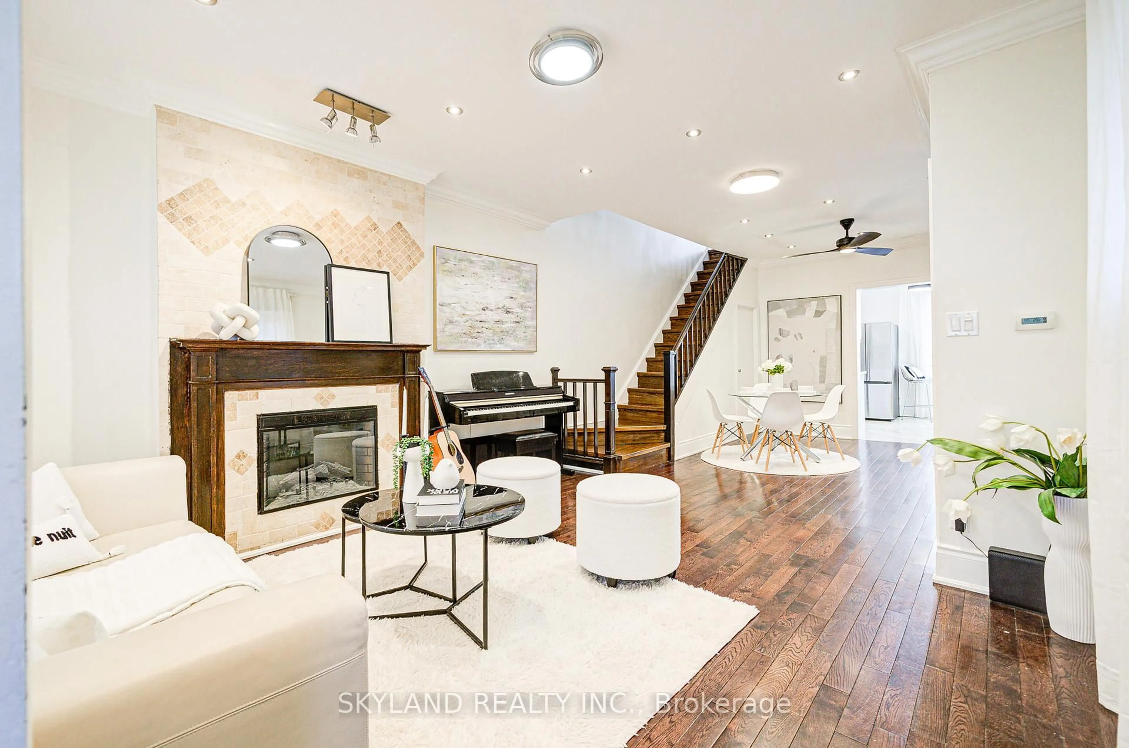Unknown for 77 Shanly St, Toronto Ontario M6H 1S6