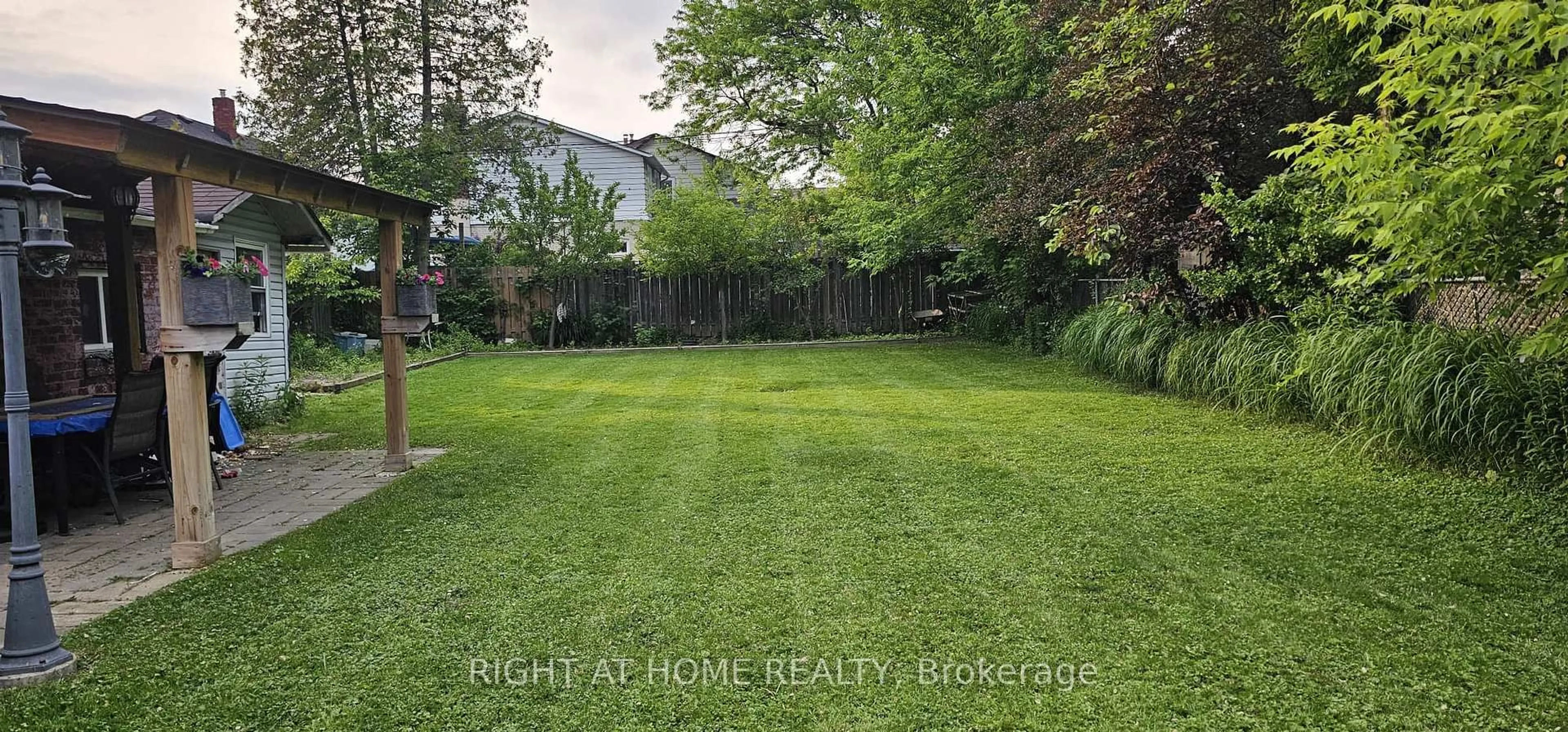 Unknown for 22 Birchlea Ave, Toronto Ontario M8W 1E9