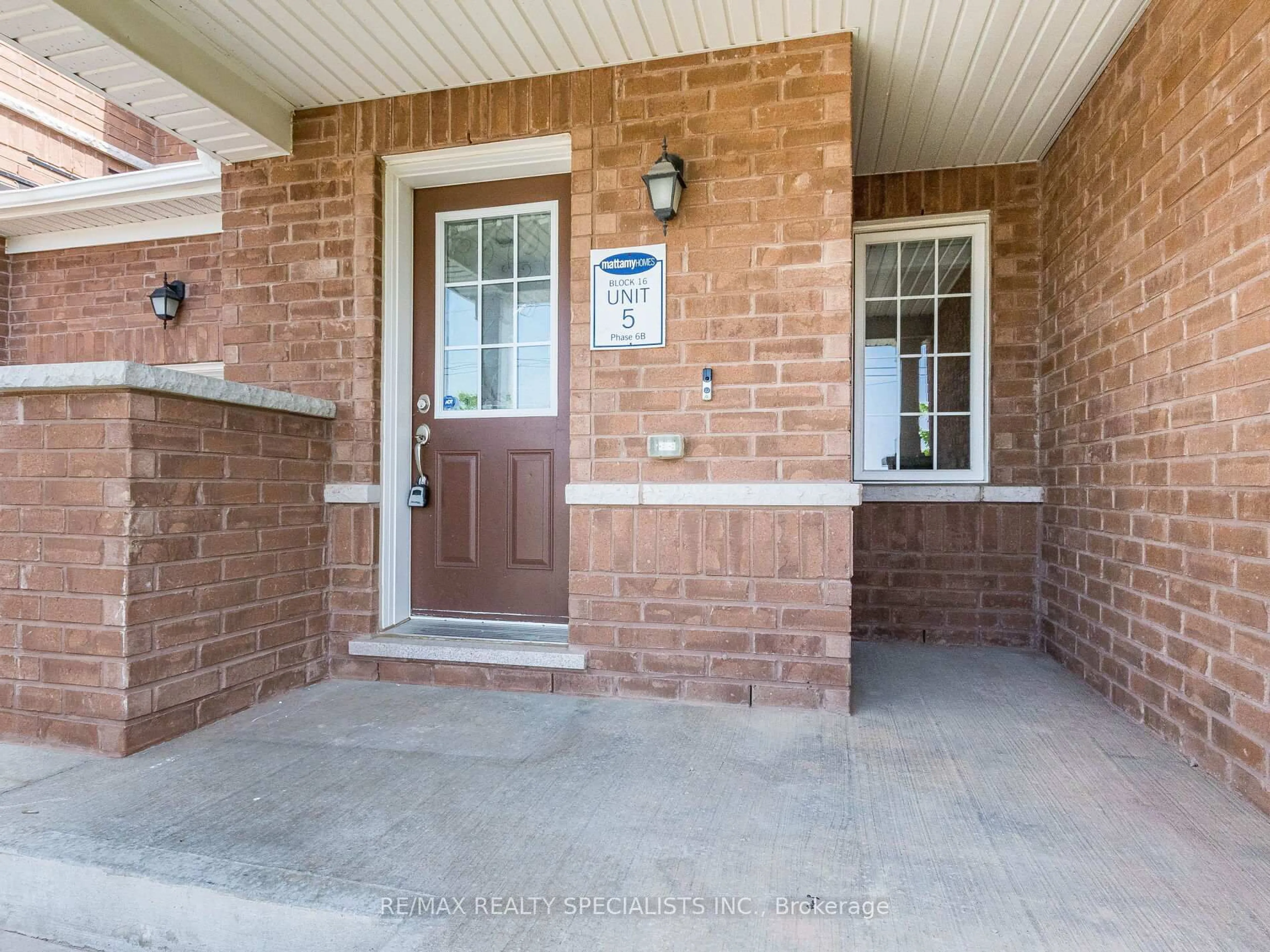 Indoor entryway for 55 Rockbrook Tr, Brampton Ontario L7A 4H9