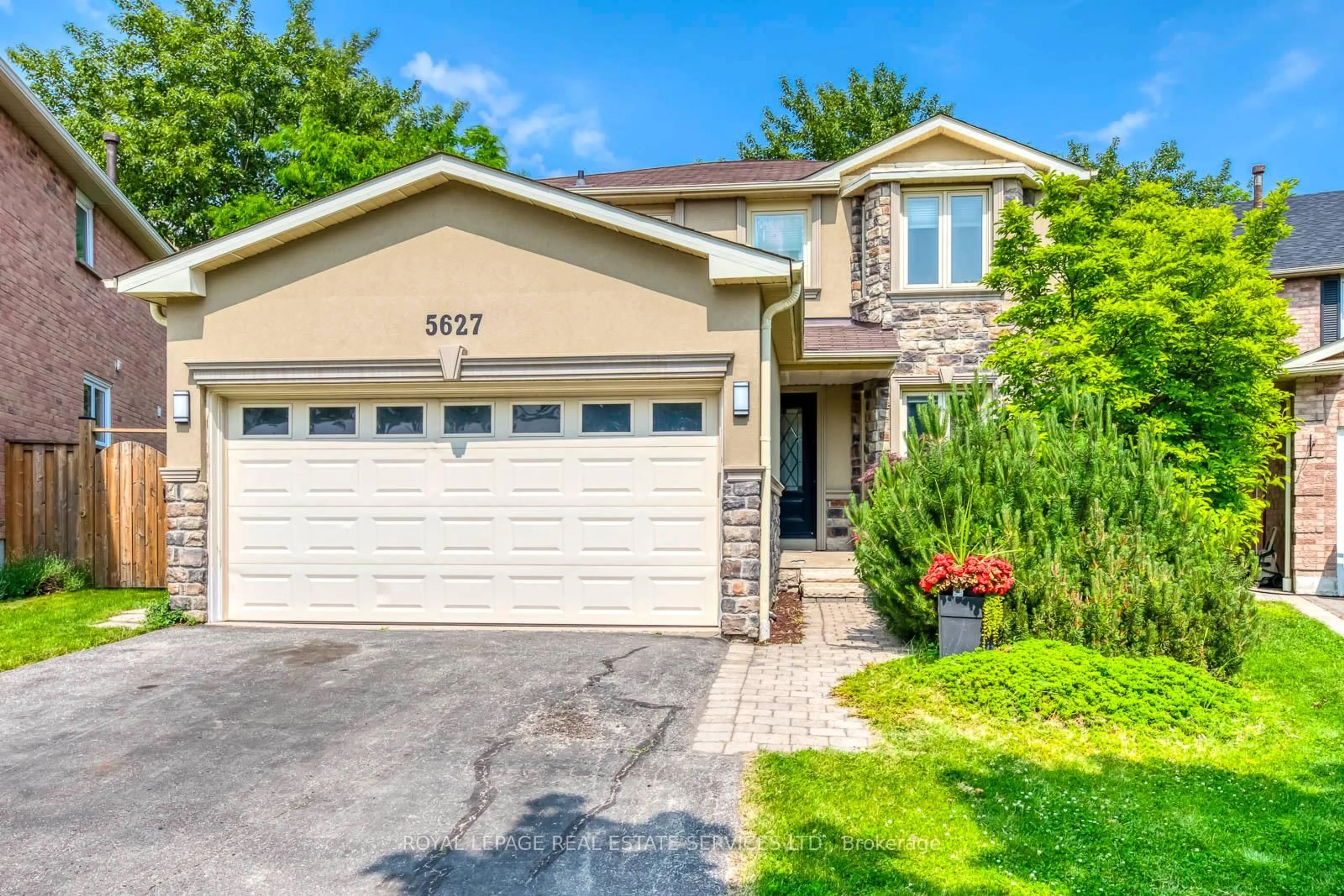 Home with brick exterior material, street for 5627 Goldenbrook Dr, Mississauga Ontario L5M 3W2