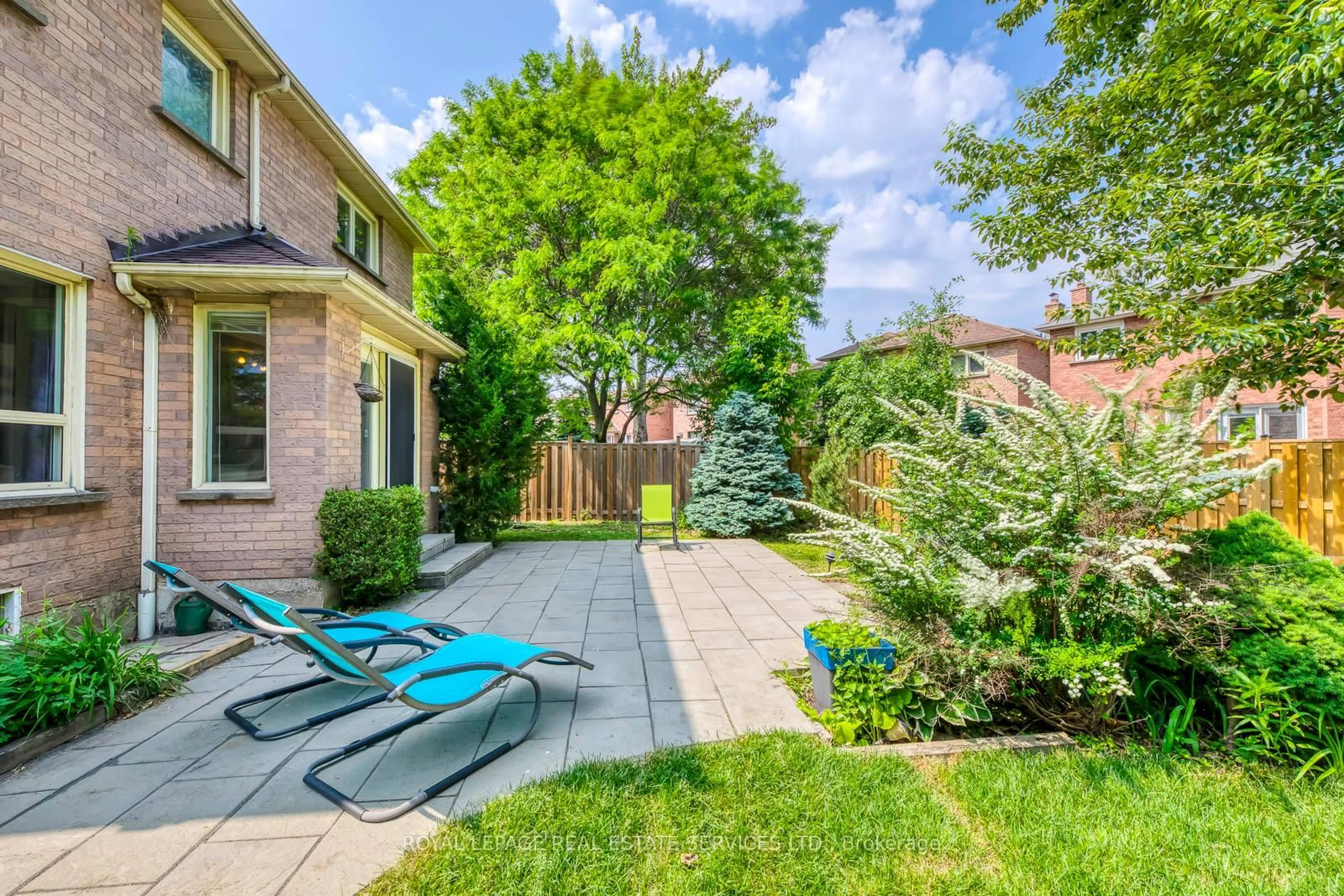 Patio, street for 5627 Goldenbrook Dr, Mississauga Ontario L5M 3W2
