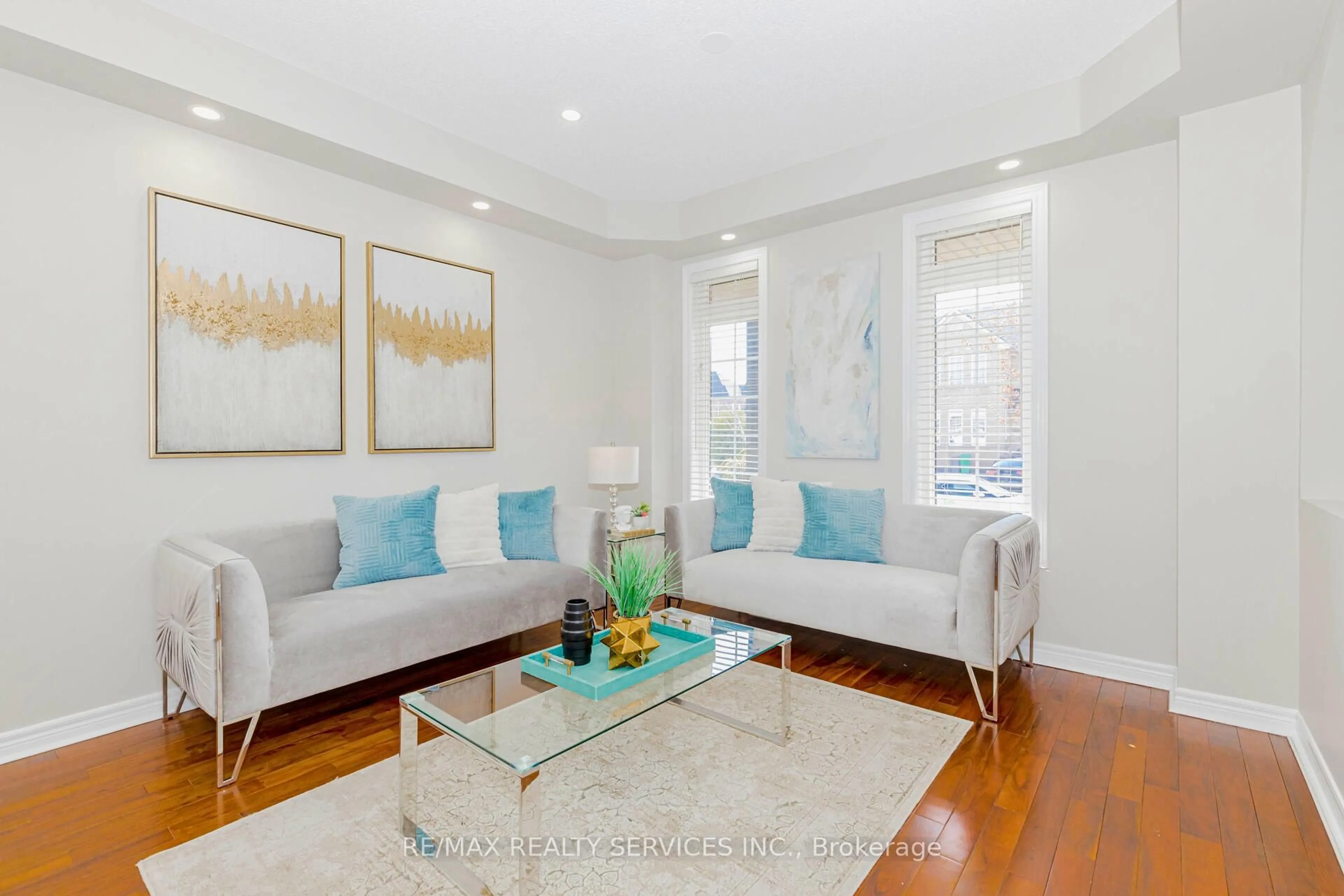 Living room with furniture, unknown for 33 Leparc Rd, Brampton Ontario L6P 2W9