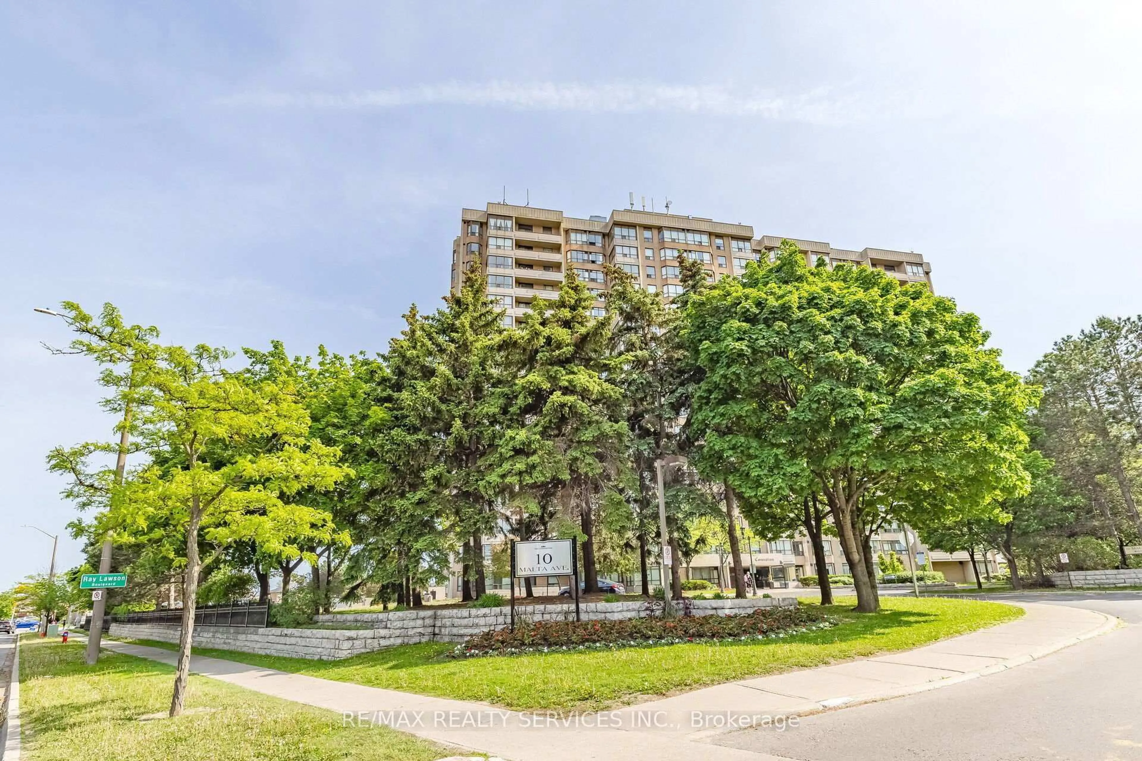 Patio, building for 10 Malta Ave #702, Brampton Ontario L6Y 4G6