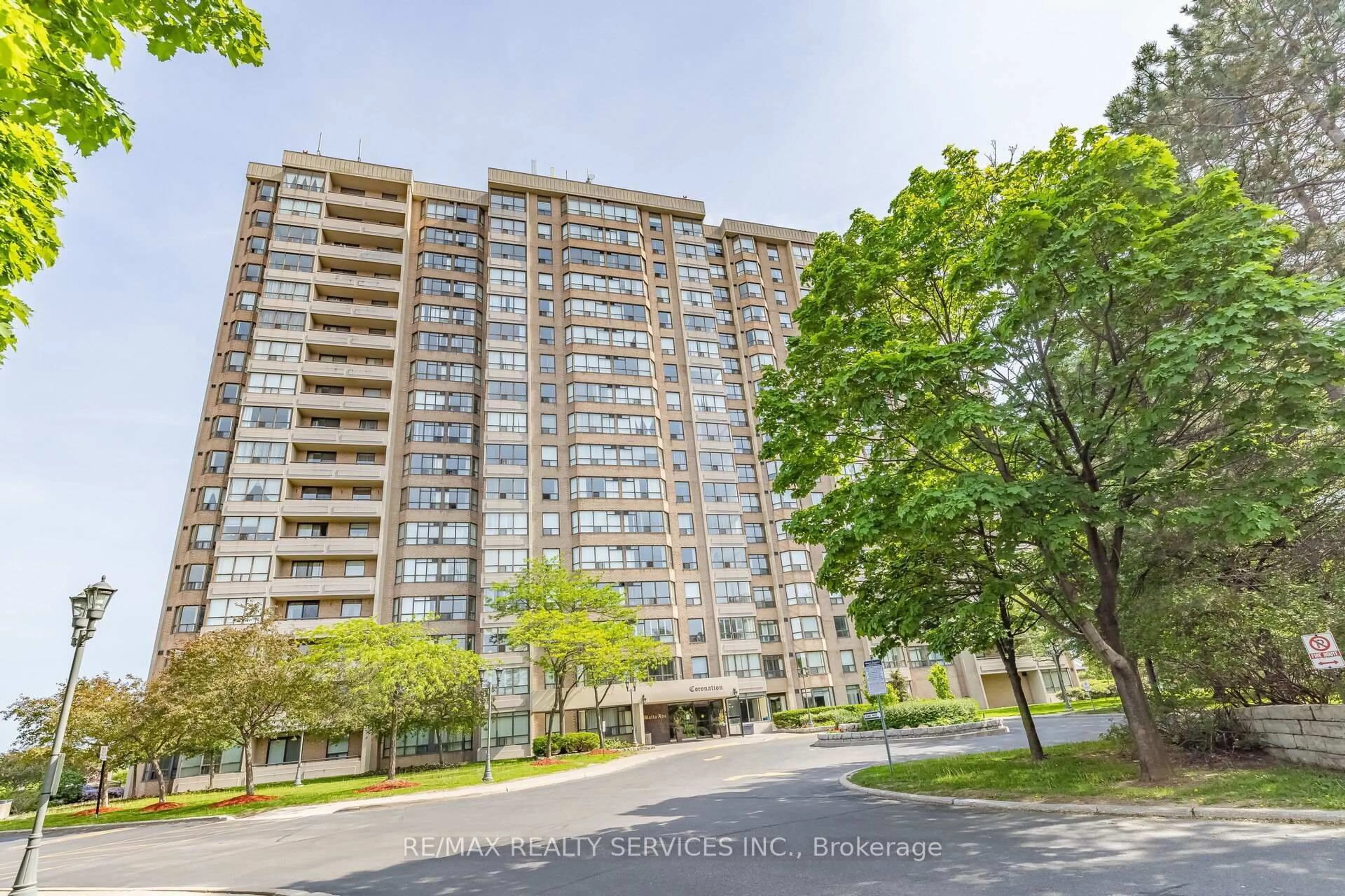 A pic from outside/outdoor area/front of a property/back of a property/a pic from drone, street for 10 Malta Ave #702, Brampton Ontario L6Y 4G6