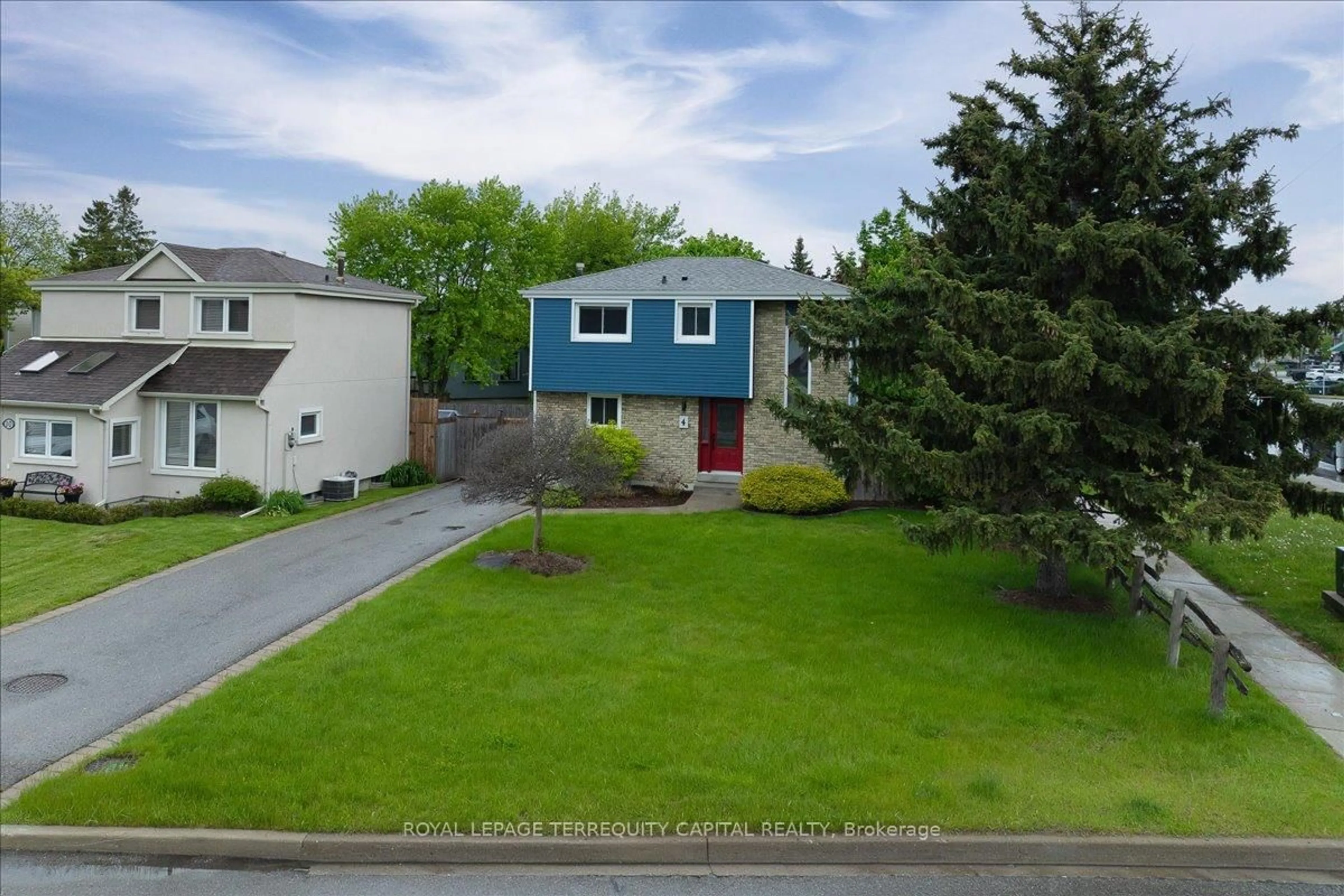 A pic from outside/outdoor area/front of a property/back of a property/a pic from drone, street for 4 Downey Dr, Caledon Ontario L7E 2C2