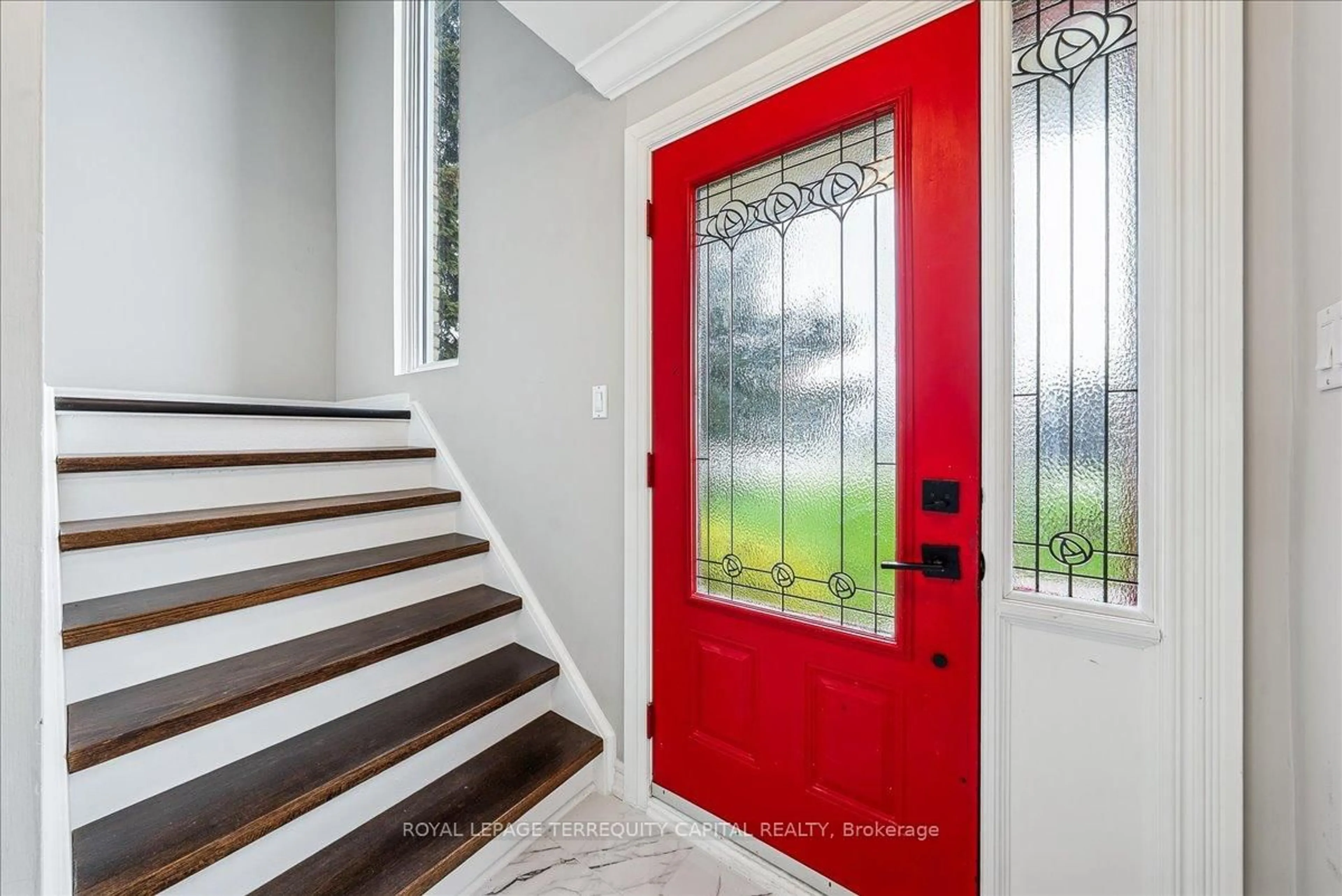 Indoor entryway for 4 Downey Dr, Caledon Ontario L7E 2C2