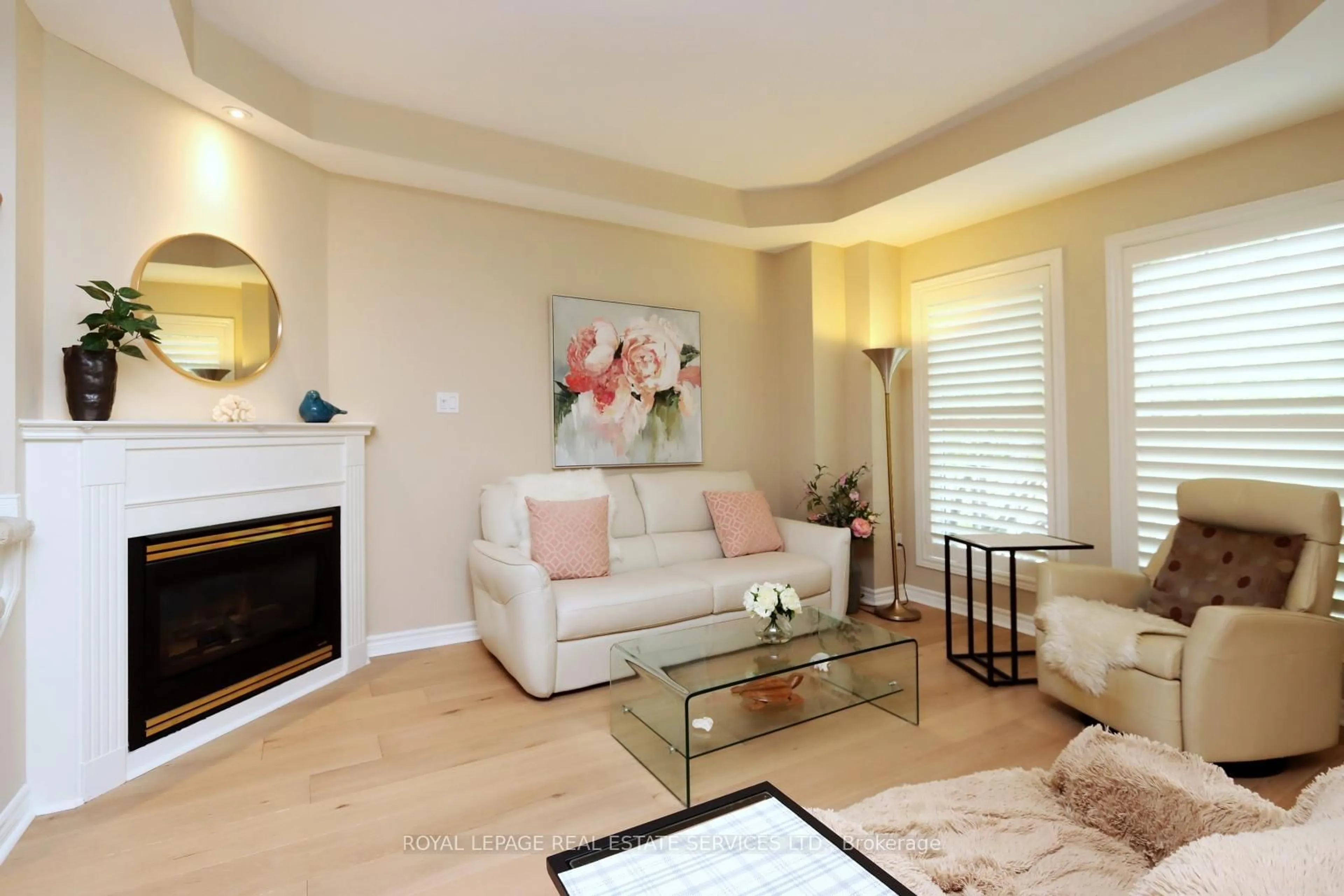 Living room with furniture, unknown for 195 Glenashton Dr, Oakville Ontario L6H 6M8