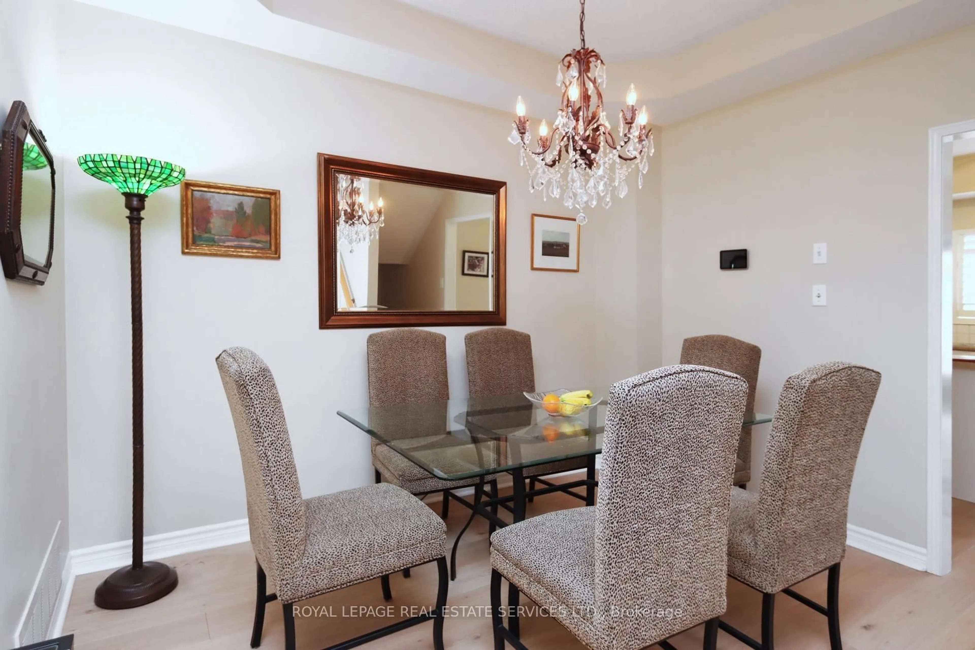 Dining room, unknown for 195 Glenashton Dr, Oakville Ontario L6H 6M8
