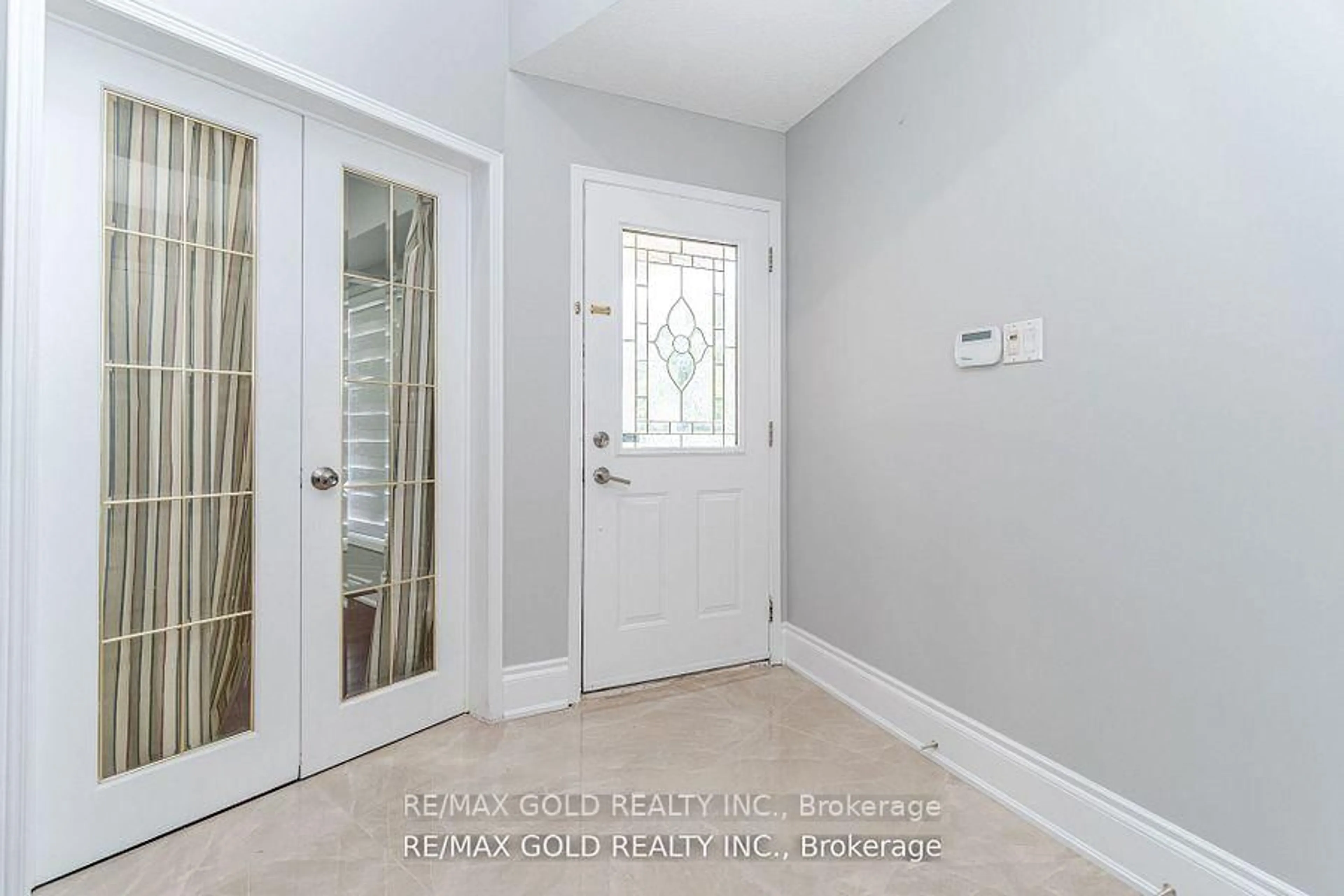 Indoor entryway for 42 BRAEMORE Rd, Brampton Ontario L6X 1E5