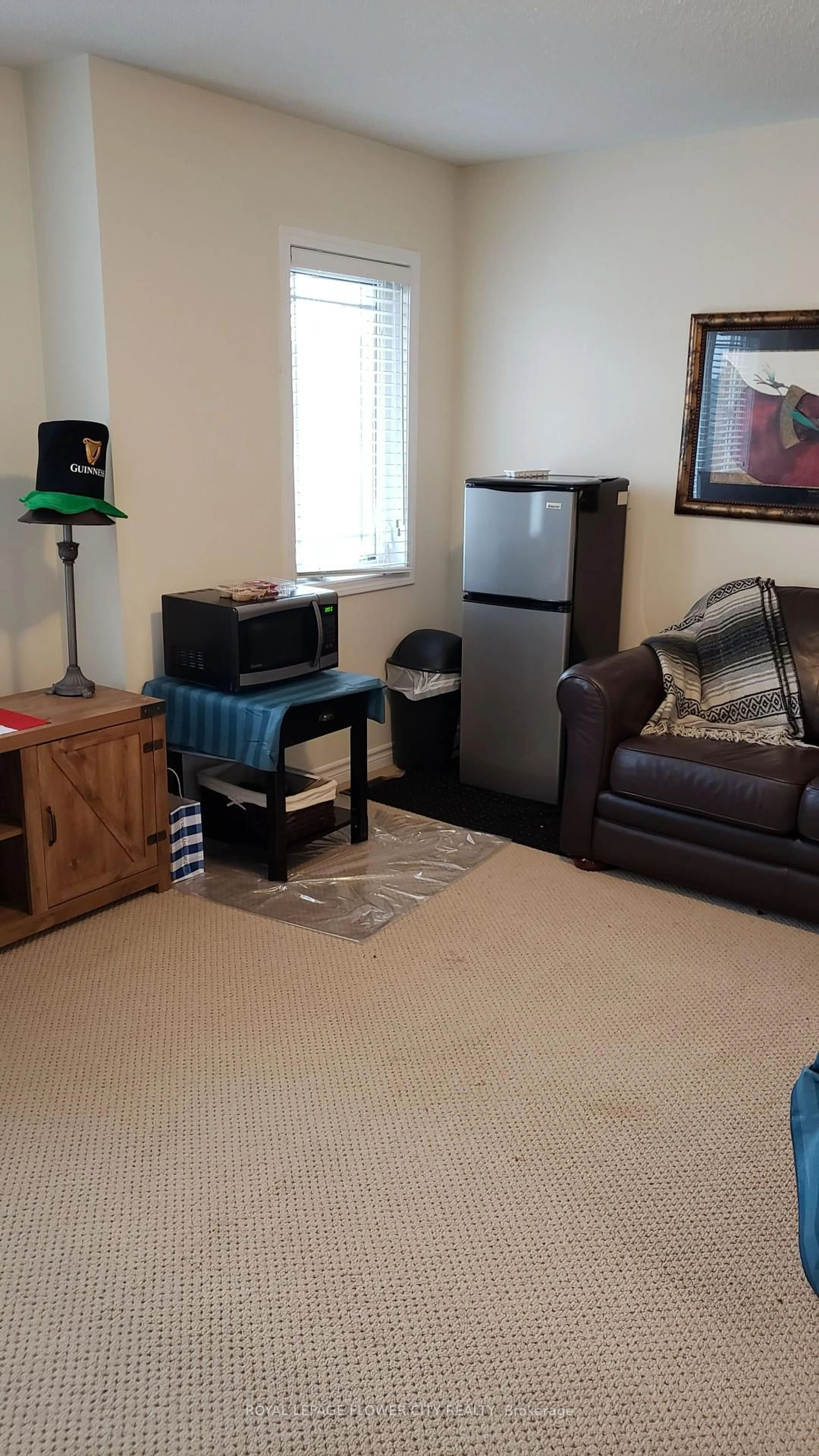 A pic of a room for 394 Panhellenic Dr, Mississauga Ontario L5W 0B7