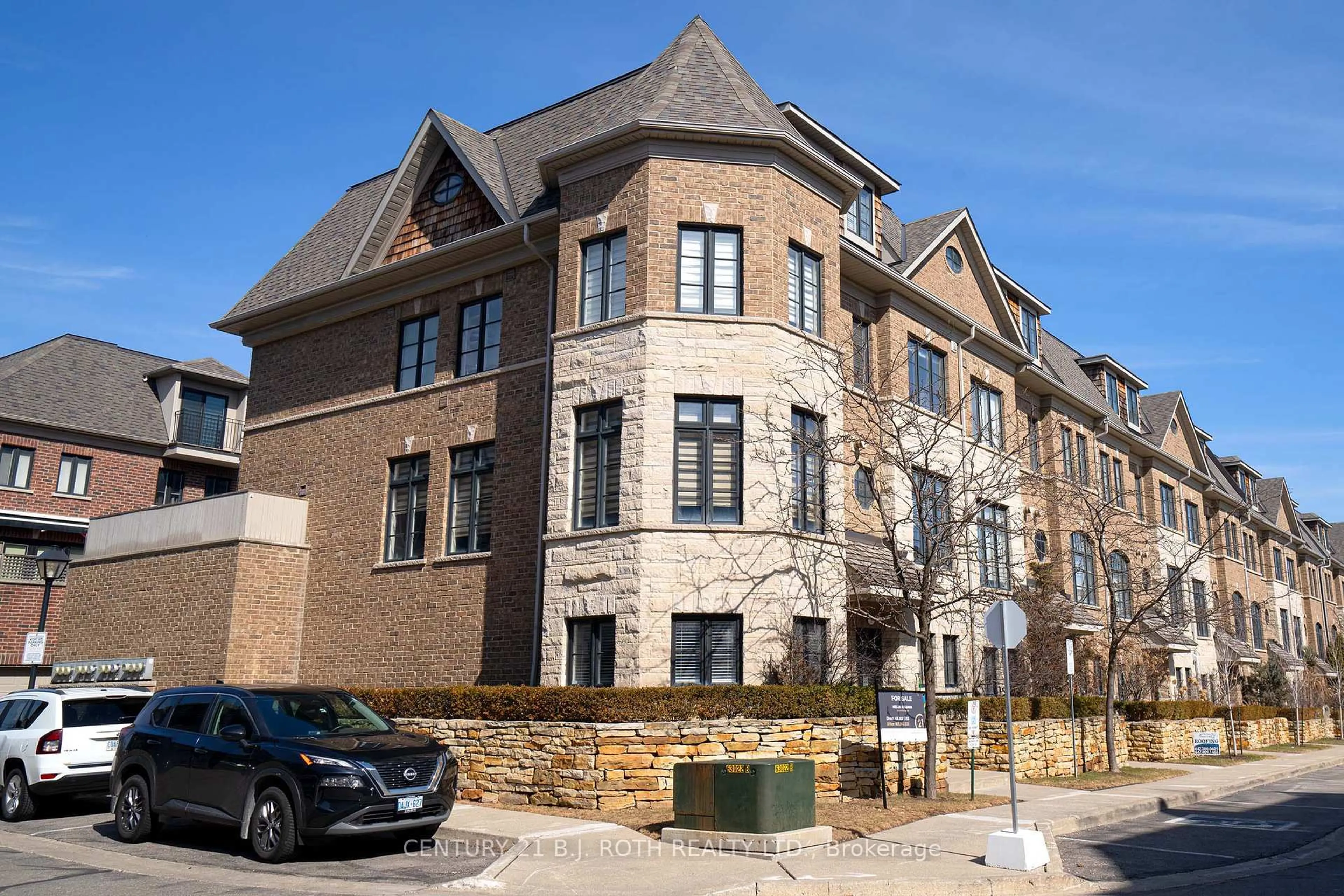 Home with brick exterior material, street for 1812 Burnhamthorpe Rd #01, Mississauga Ontario L4X 0A3