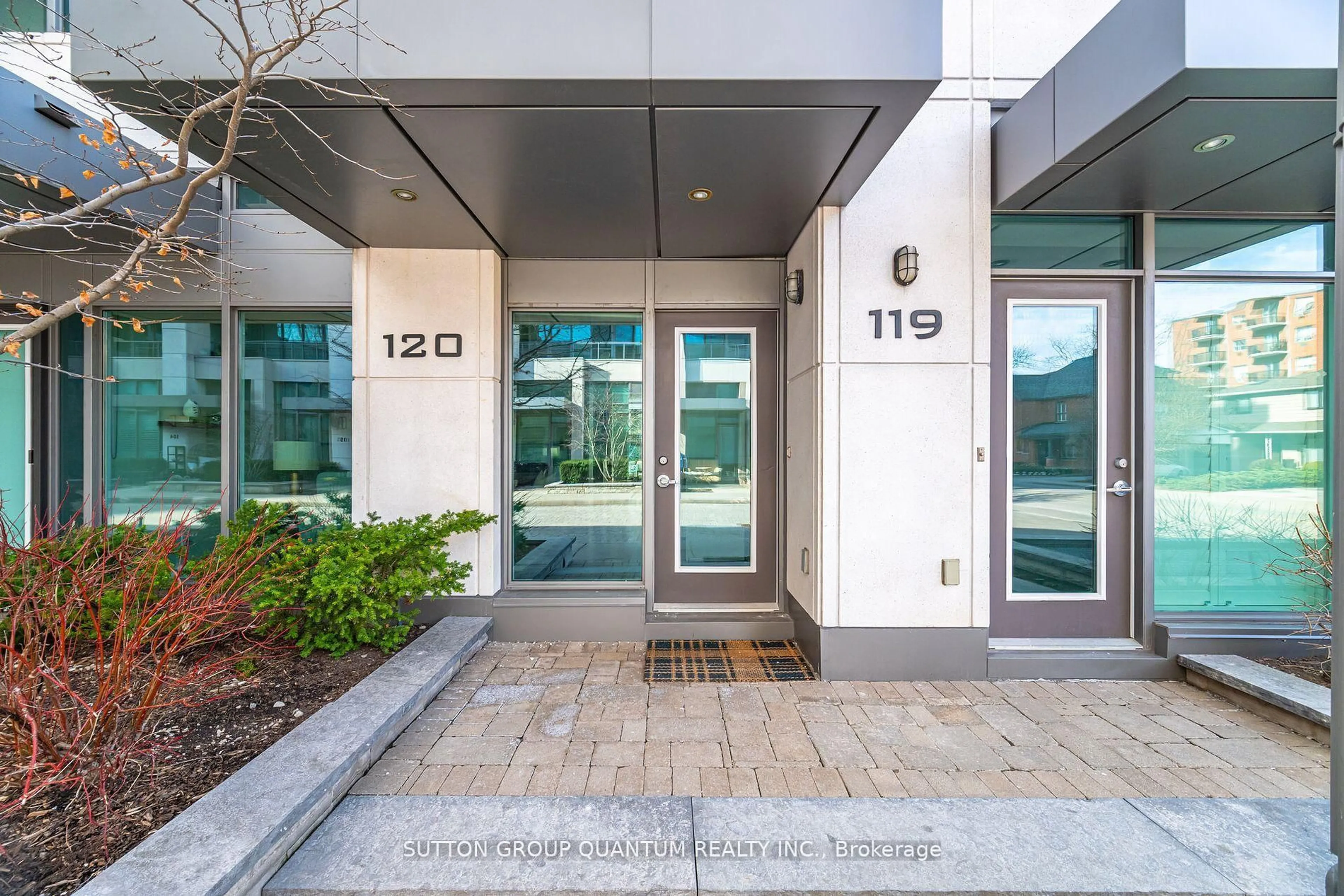 Indoor entryway for 56 Jones St #120, Oakville Ontario L6L 3E5