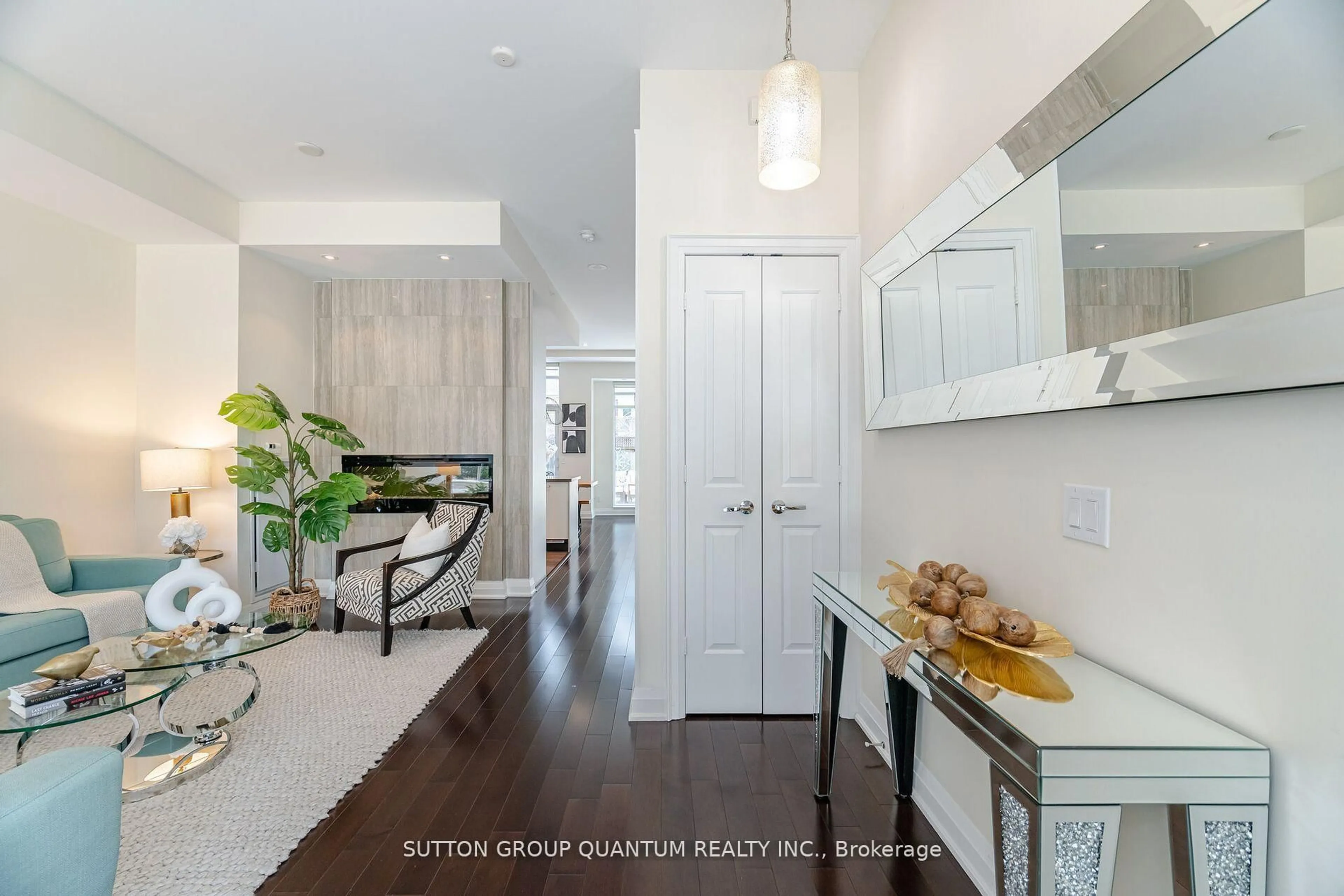 Indoor entryway for 56 Jones St #120, Oakville Ontario L6L 3E5
