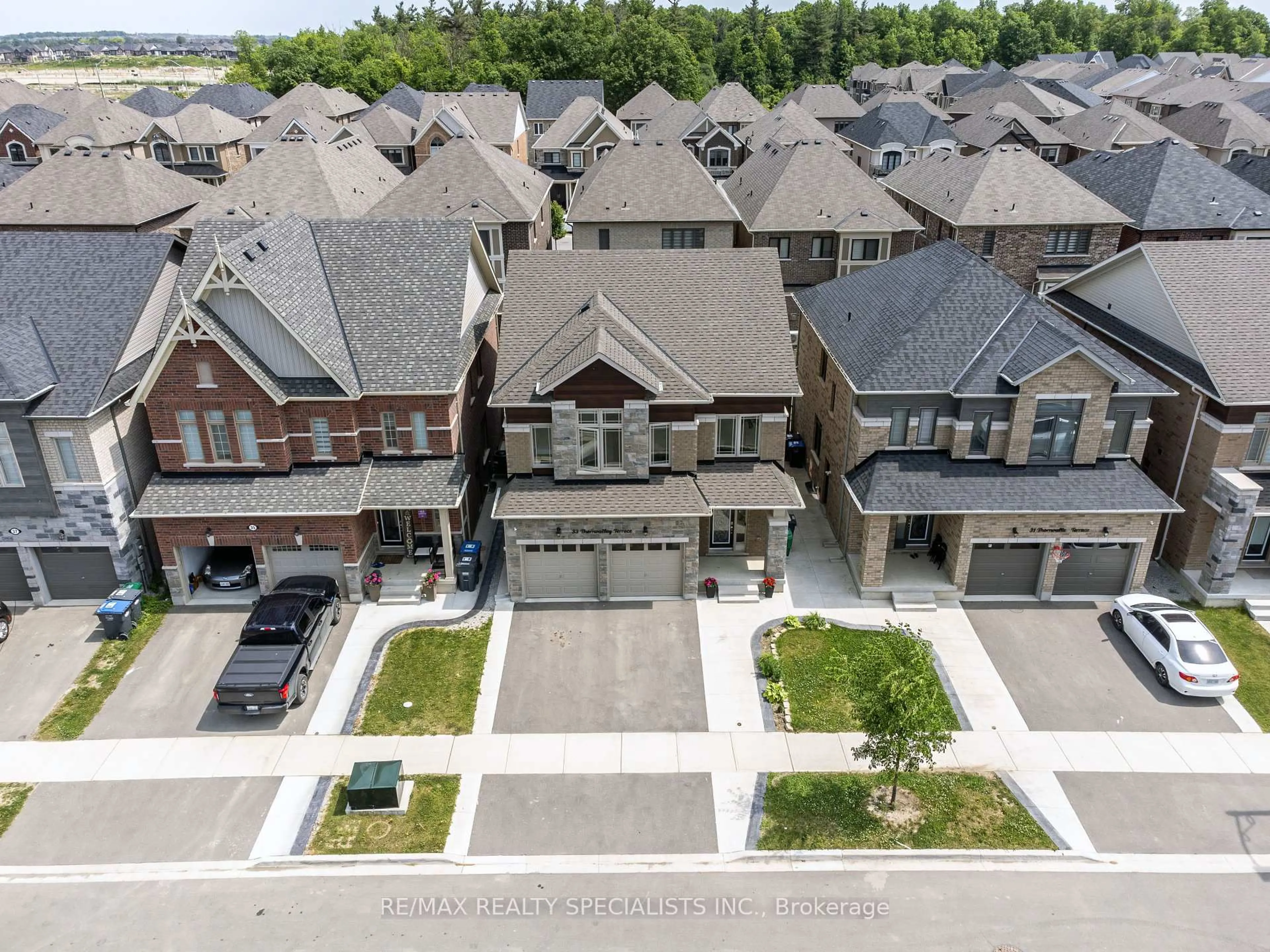 A pic from outside/outdoor area/front of a property/back of a property/a pic from drone, street for 33 Thornvalley Terr, Caledon Ontario L7C 4H9