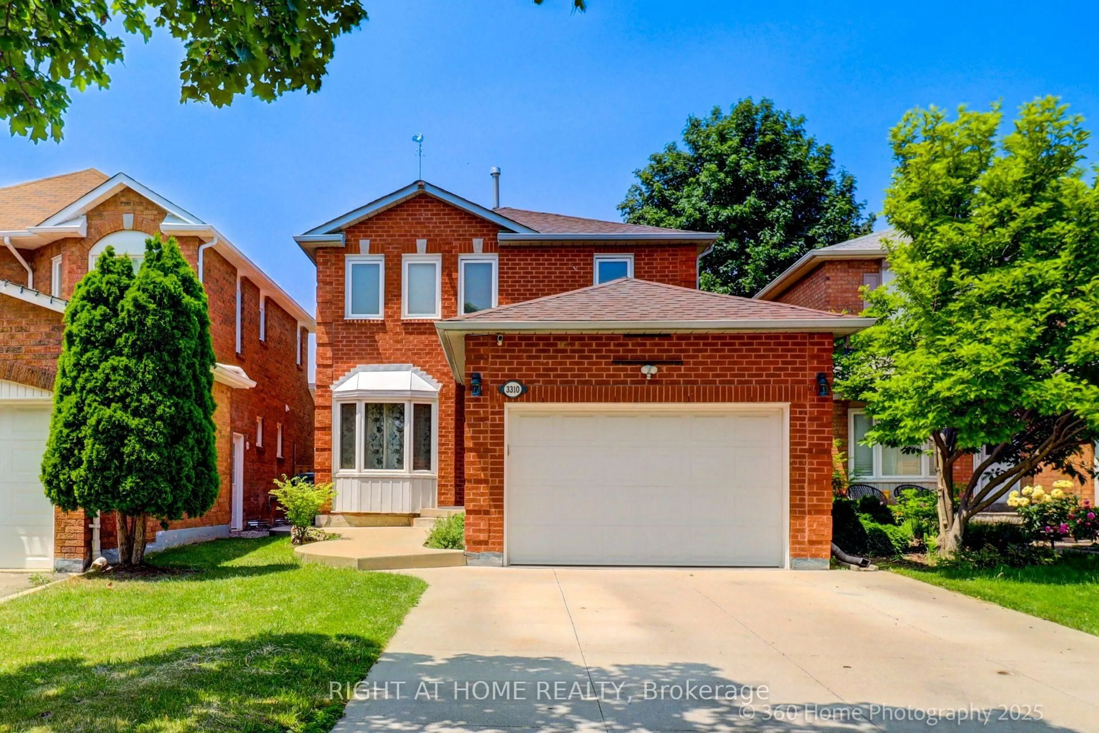 Home with brick exterior material, street for 3310 Greenbelt Cres, Mississauga Ontario L5N 5X1