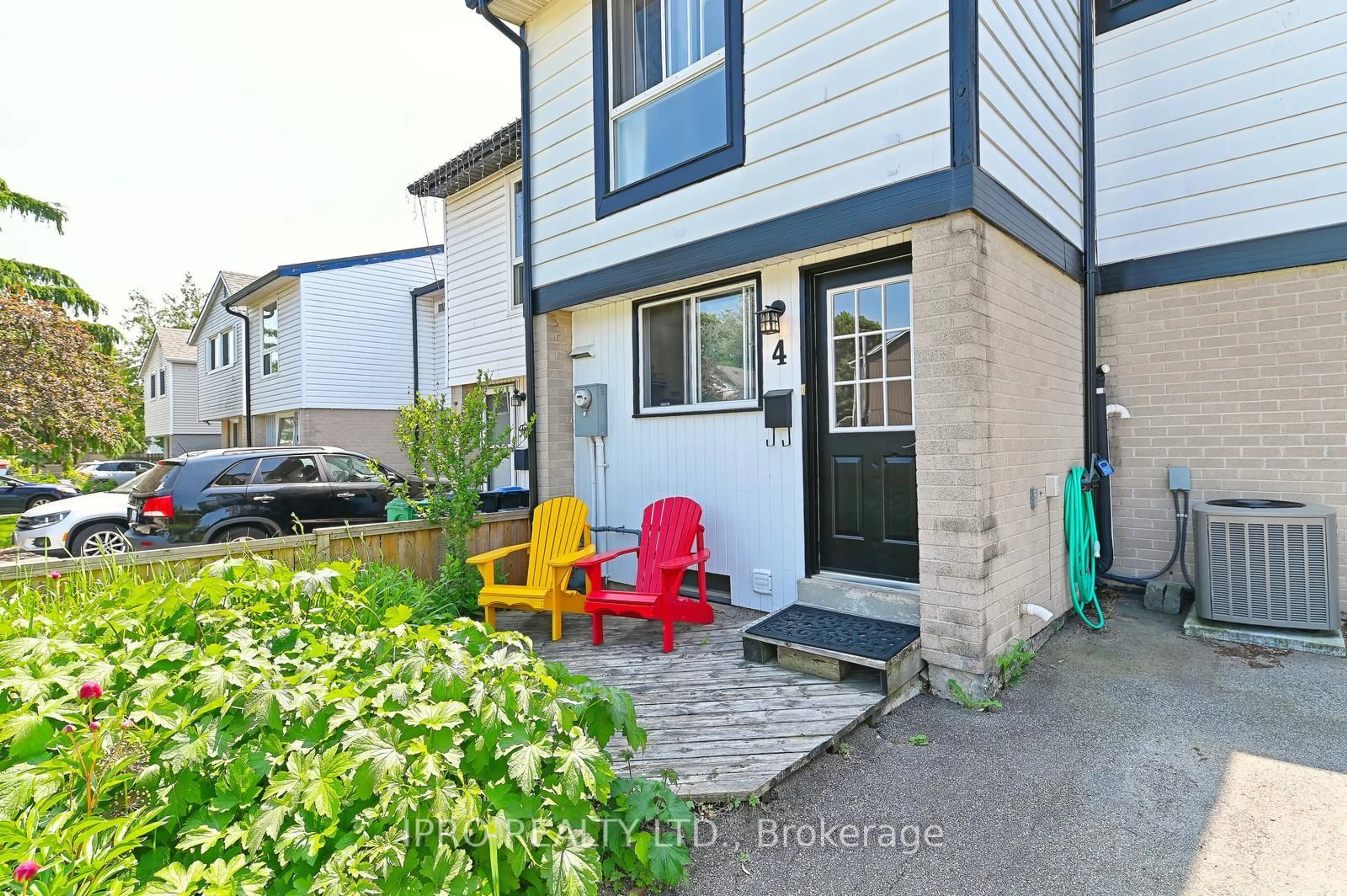 Patio, street for 4 Greenfield Sq, Brampton Ontario L6S 2J3