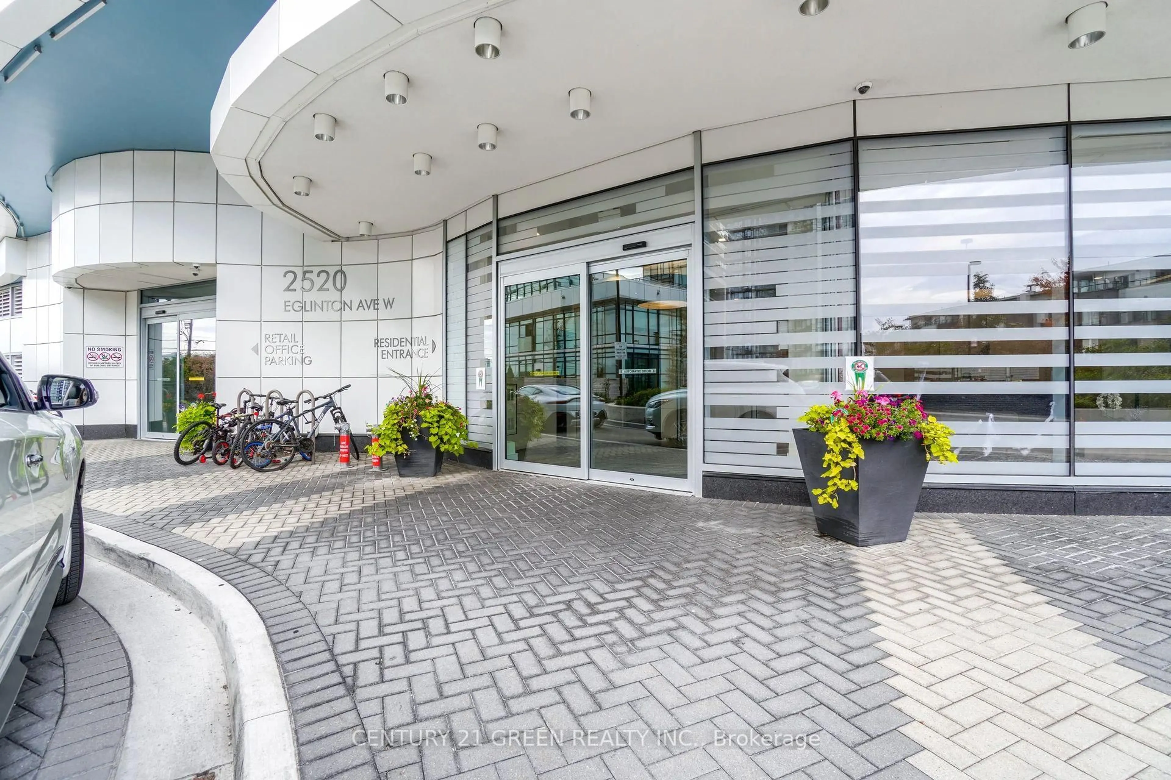 Indoor foyer for 2520 Eglinton Ave #1022, Mississauga Ontario L5M 0Y4