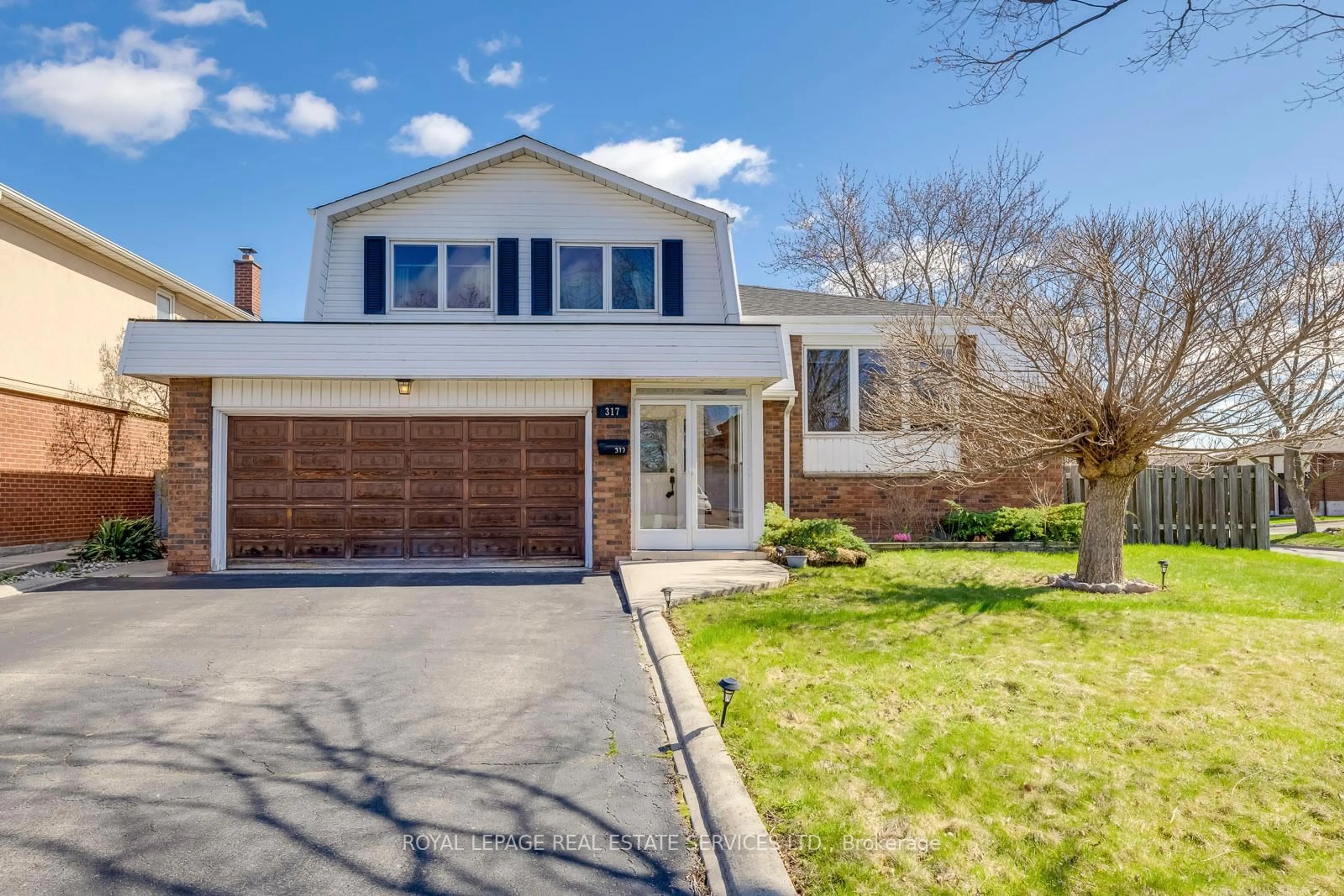 Home with vinyl exterior material, street for 317 Ulric Cres, Oakville Ontario L6K 3R3