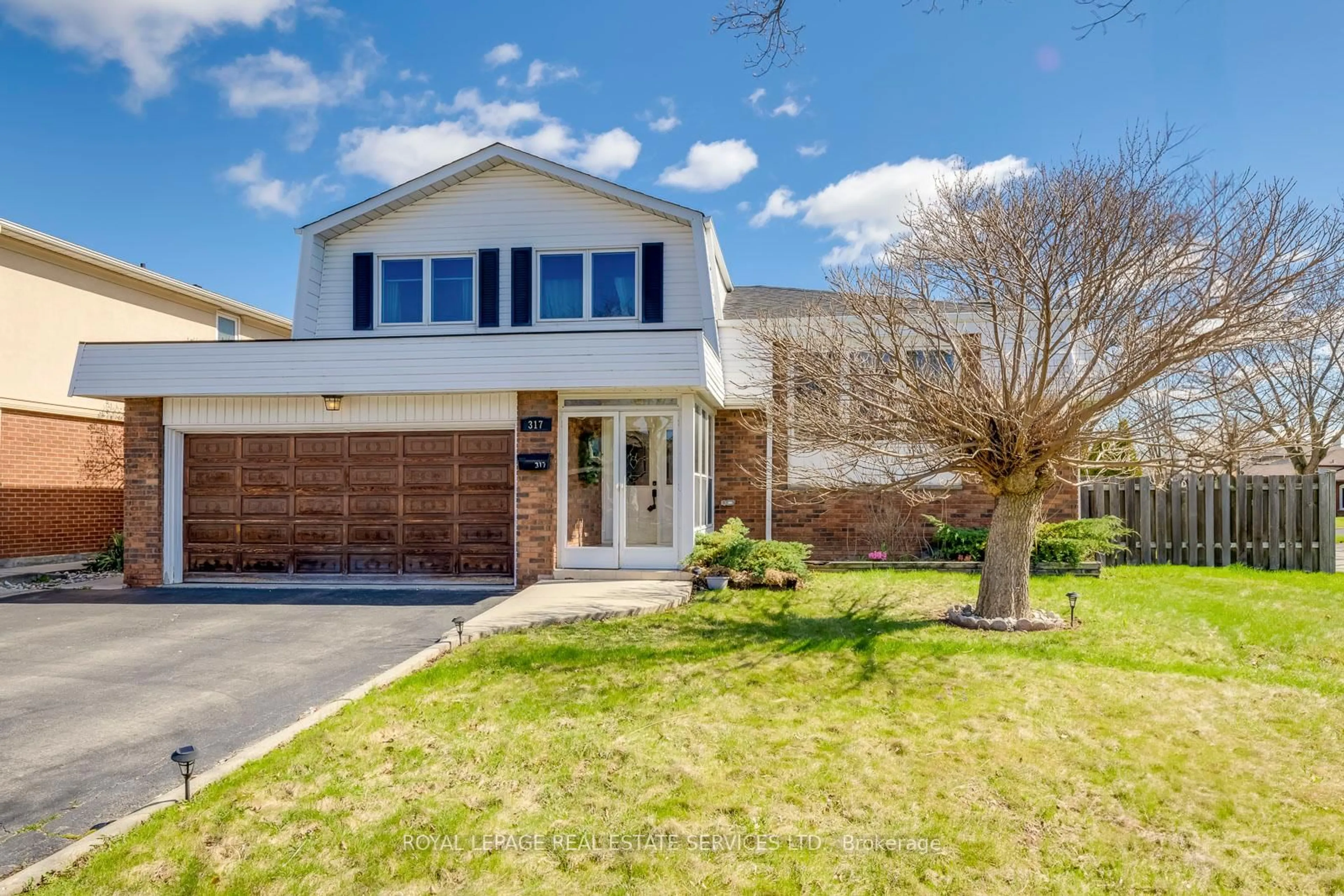 Home with vinyl exterior material, street for 317 Ulric Cres, Oakville Ontario L6K 3R3