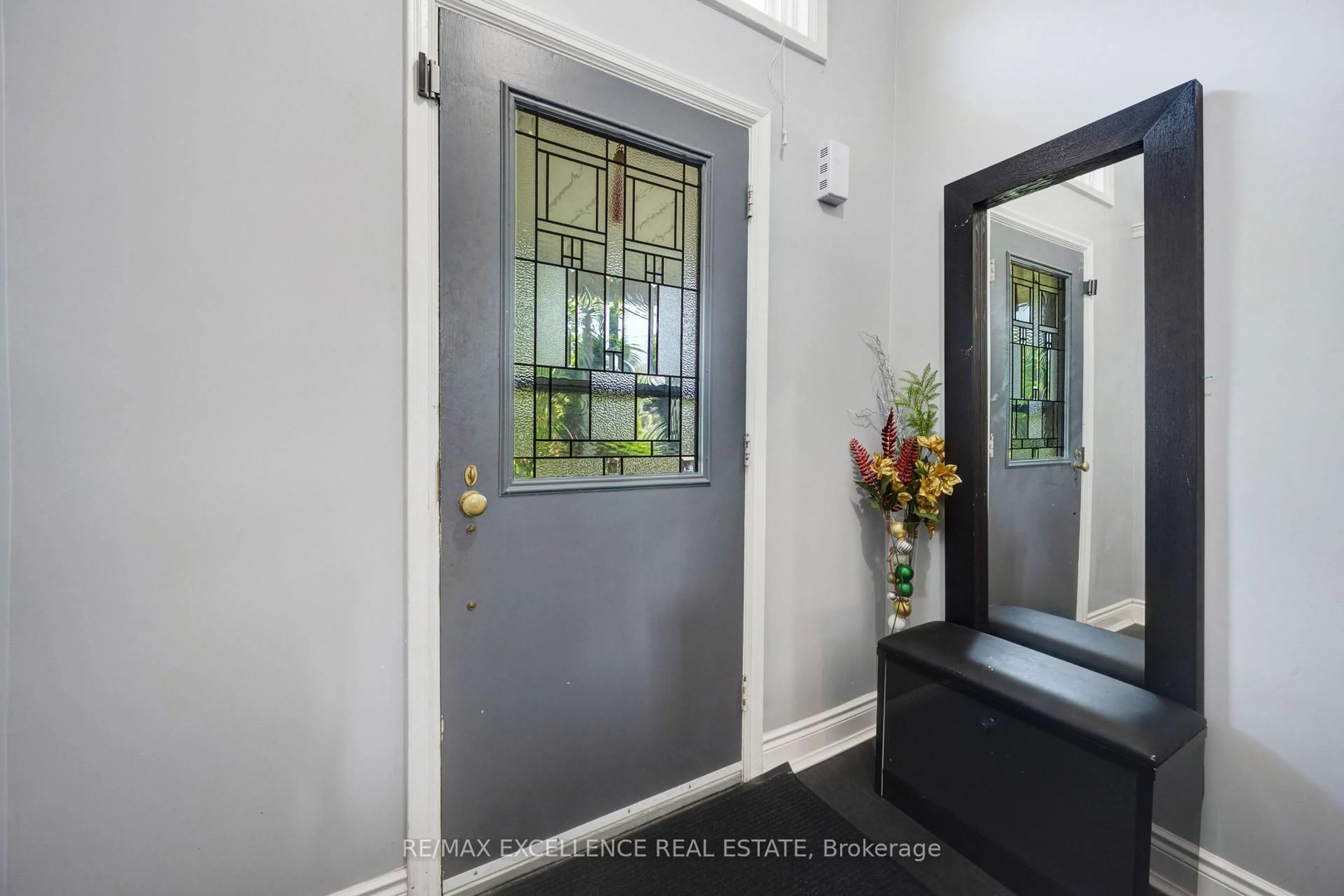 Indoor entryway for 38 Eldomar Ave, Brampton Ontario L6W 1P7