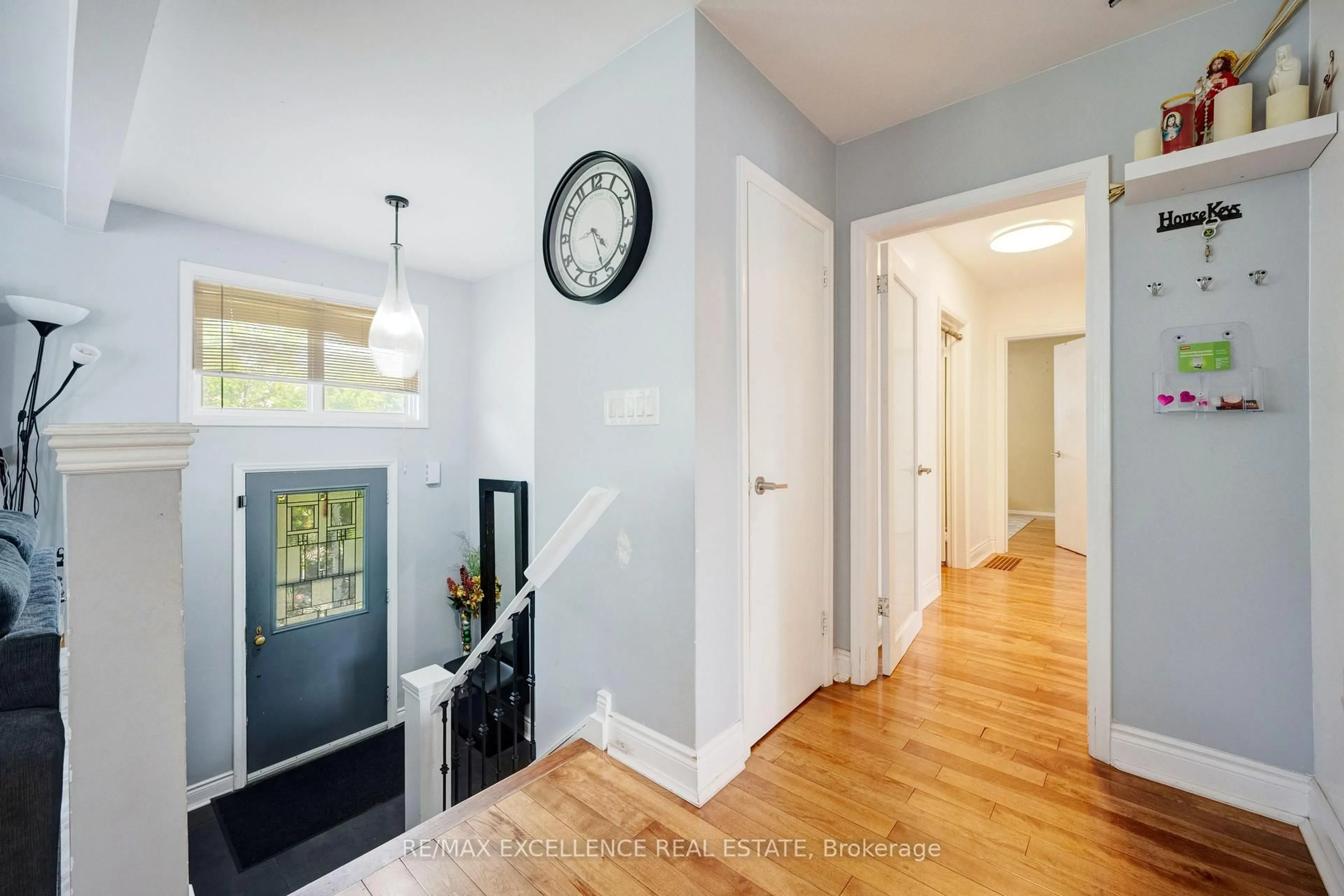 Indoor entryway for 38 Eldomar Ave, Brampton Ontario L6W 1P7