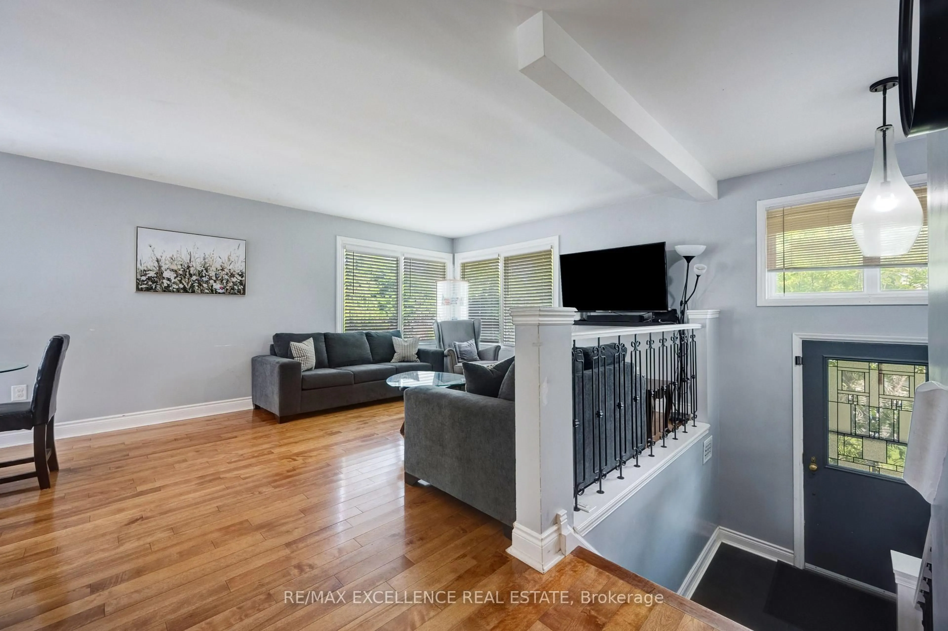 Living room with furniture, unknown for 38 Eldomar Ave, Brampton Ontario L6W 1P7