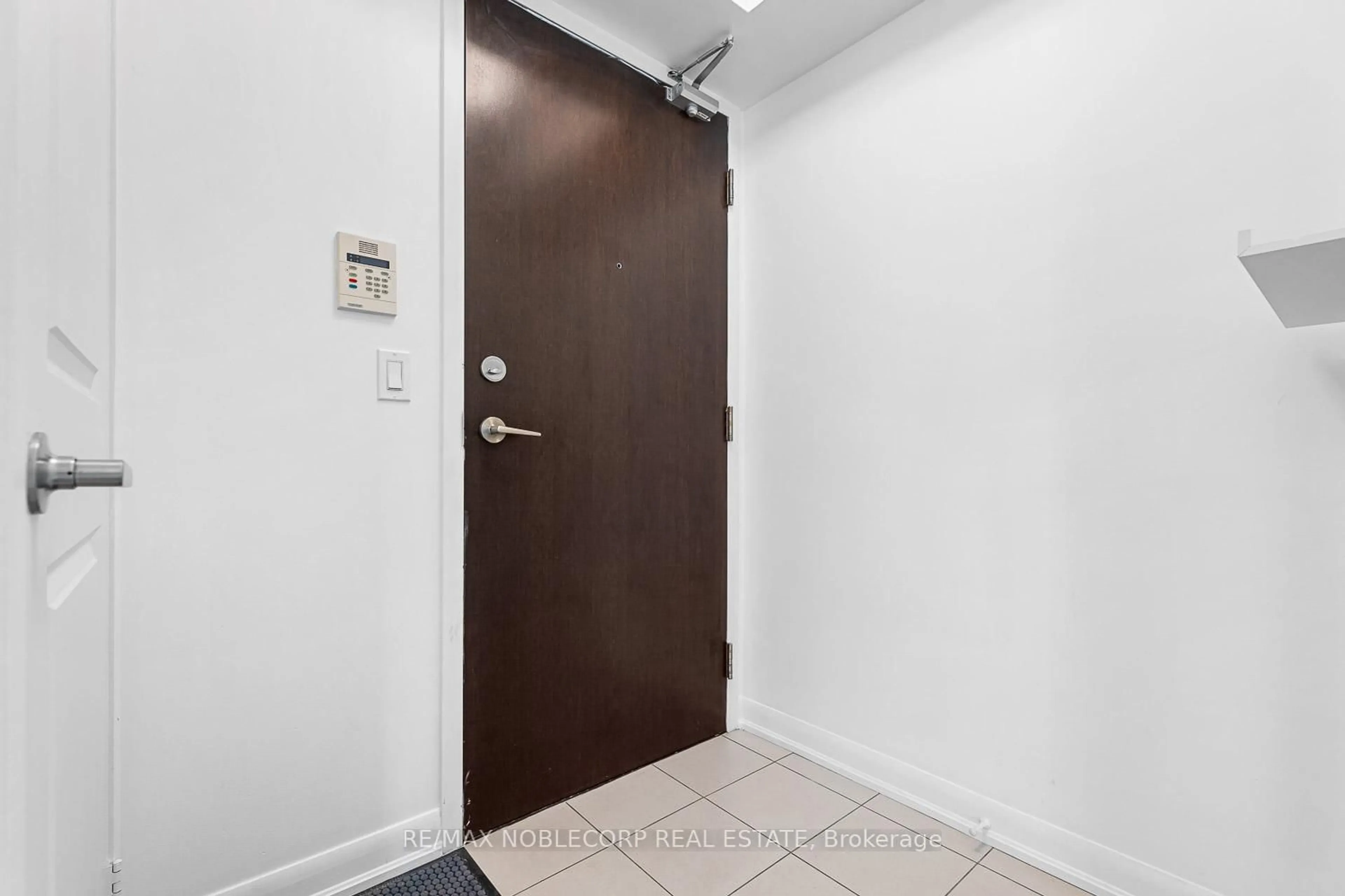 Indoor entryway for 215 Sherway Gardens Rd #2410, Toronto Ontario M9C 0A4