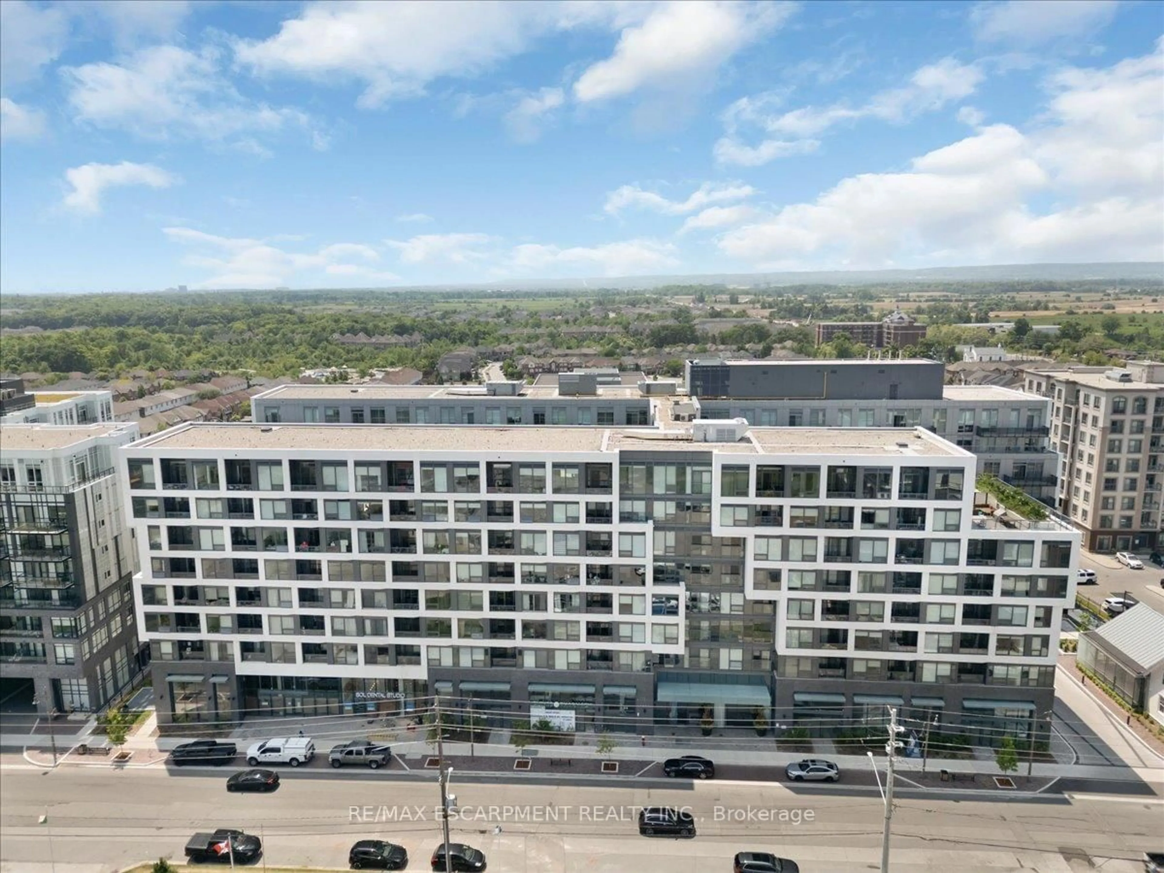 A pic from outside/outdoor area/front of a property/back of a property/a pic from drone, unknown for 2450 OLD BRONTE Rd #706, Oakville Ontario L6M 5P6