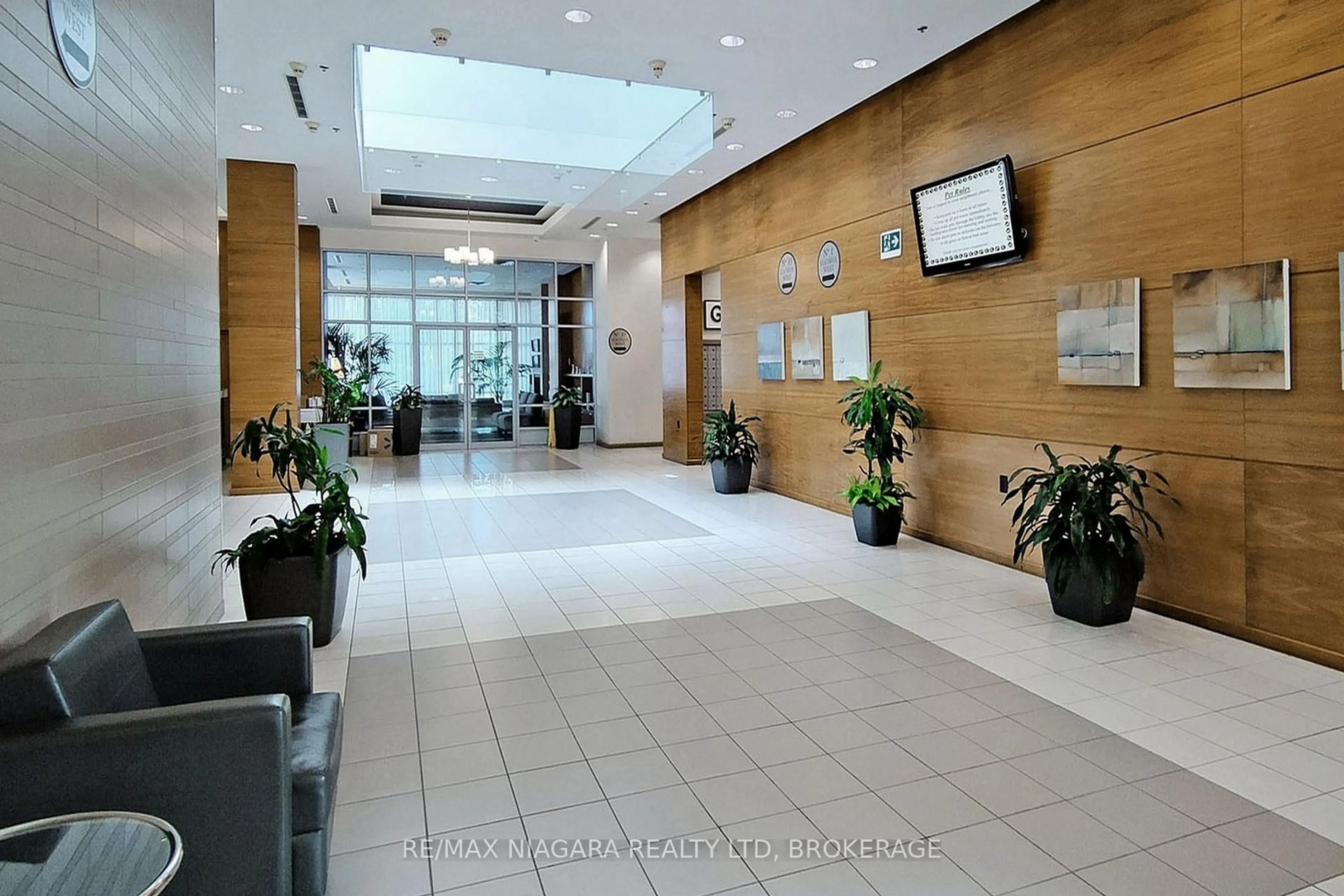Lobby for 1 Elm Dr #807, Mississauga Ontario L5B 4M1